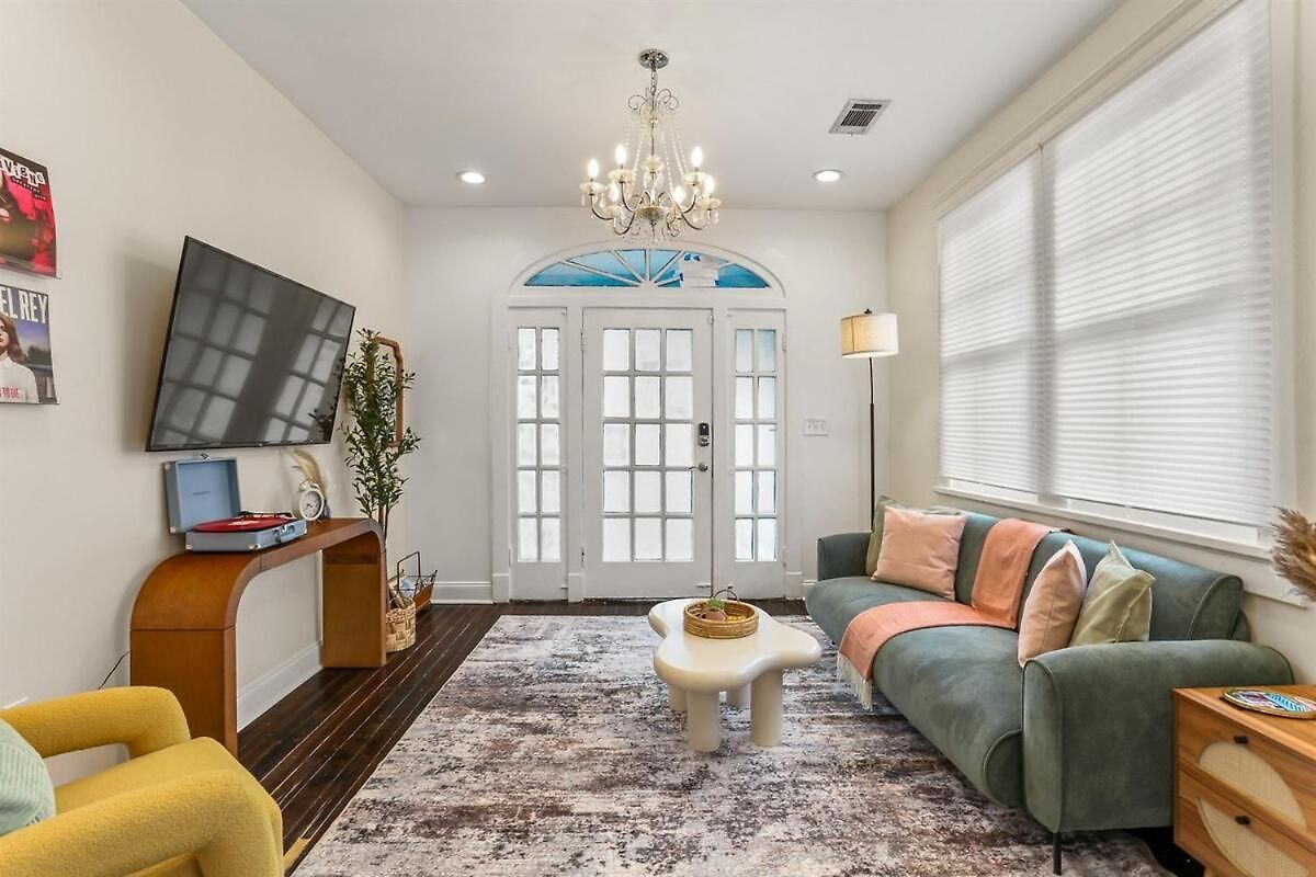 Sun Petals Chic 3bed 3 Mins To Superdome & Cbd Holiday home *