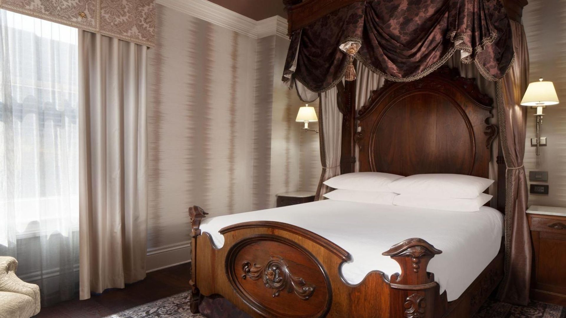 Hotel Le Pavillon, New Orleans, A Tribute Portfolio