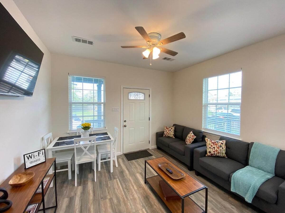 3-bedroom Close To The French Quarter Apartment *