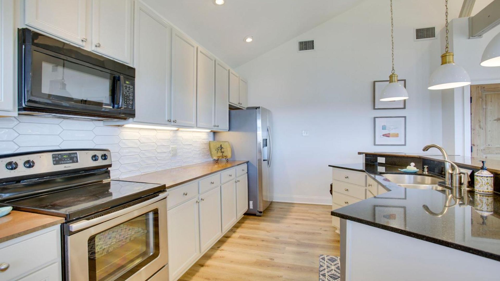 Holiday home Lakefront Nola W/ Hot Tub & Views!