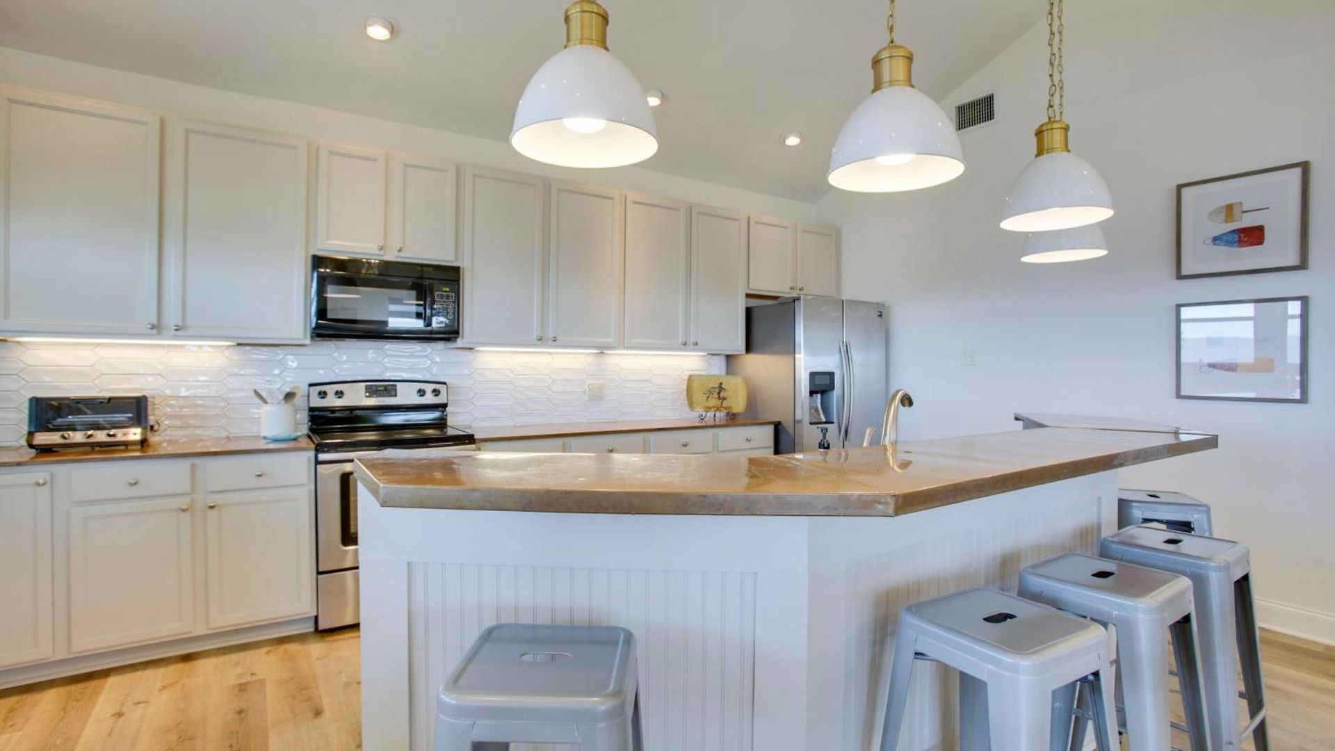 Lakefront Nola W/ Hot Tub & Views! Holiday home *
