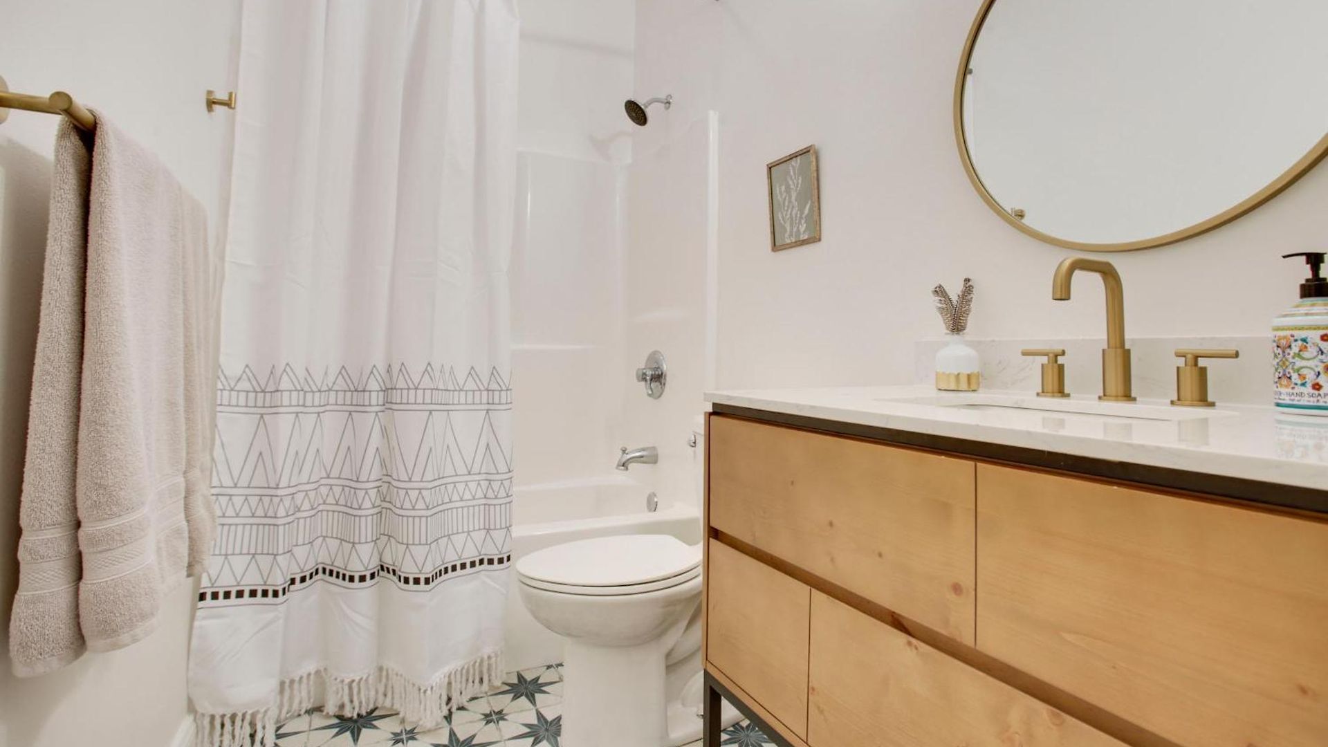 Lakefront Nola W/ Hot Tub & Views! Holiday home New Orleans