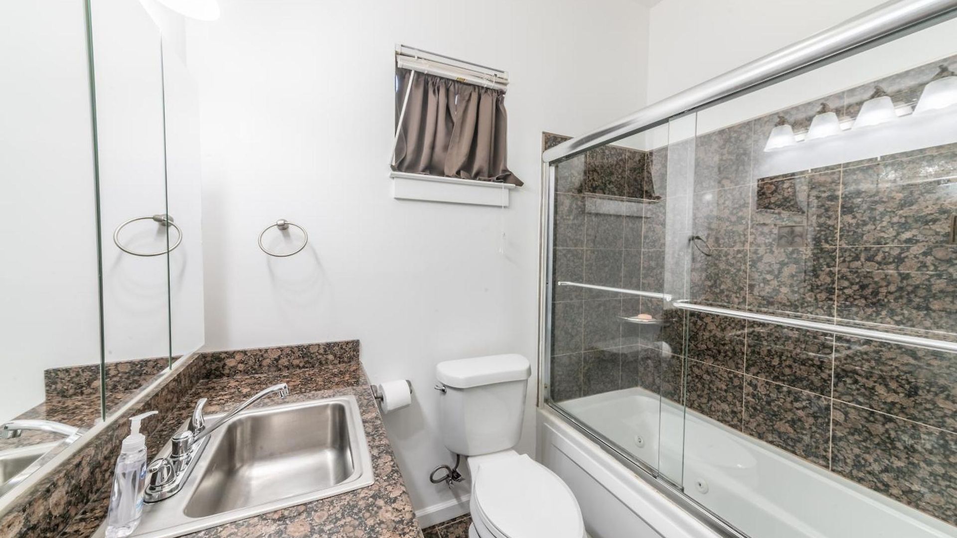 Beautiful With Jazucci Tub Holiday home