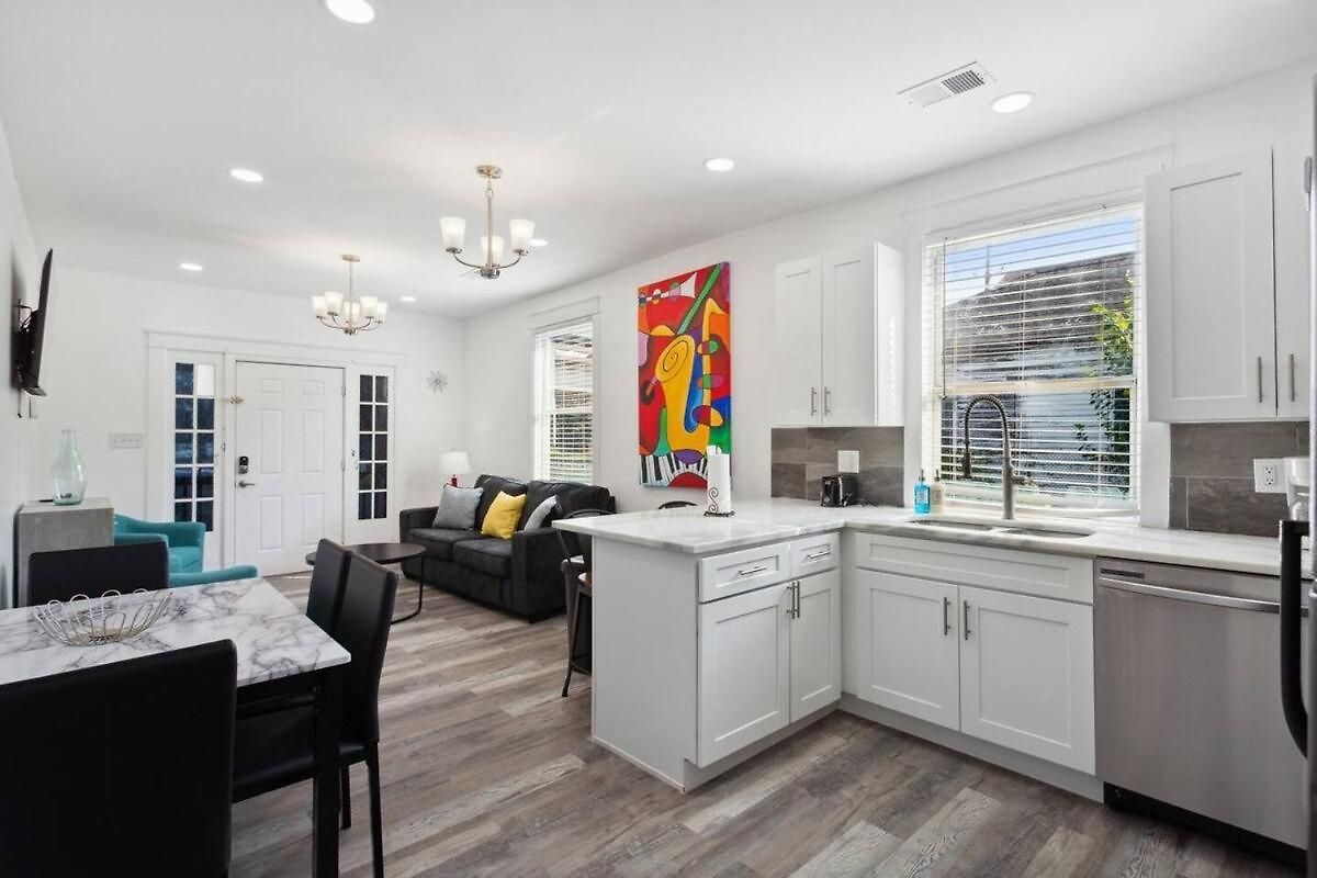 Retro Charm And Comfort Near The French Quarter *