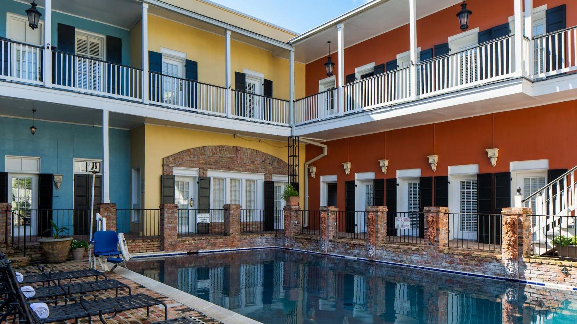 Courtyard By The French Quarter Hotel 3*