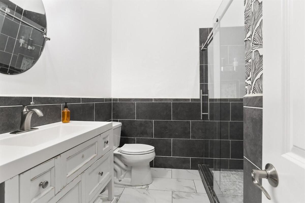 Cozy Fresh Lux House Near Downtown Holiday home