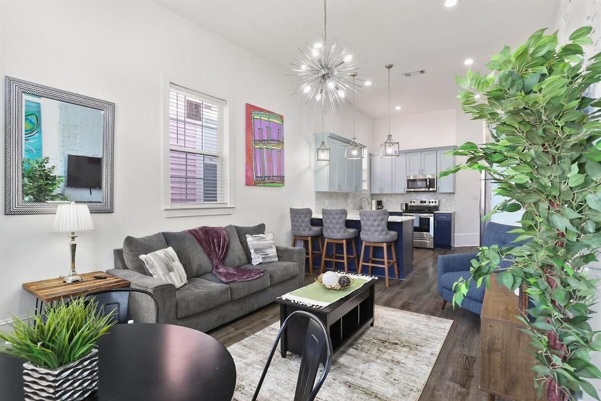 Cozy Fresh Lux House Near Downtown *