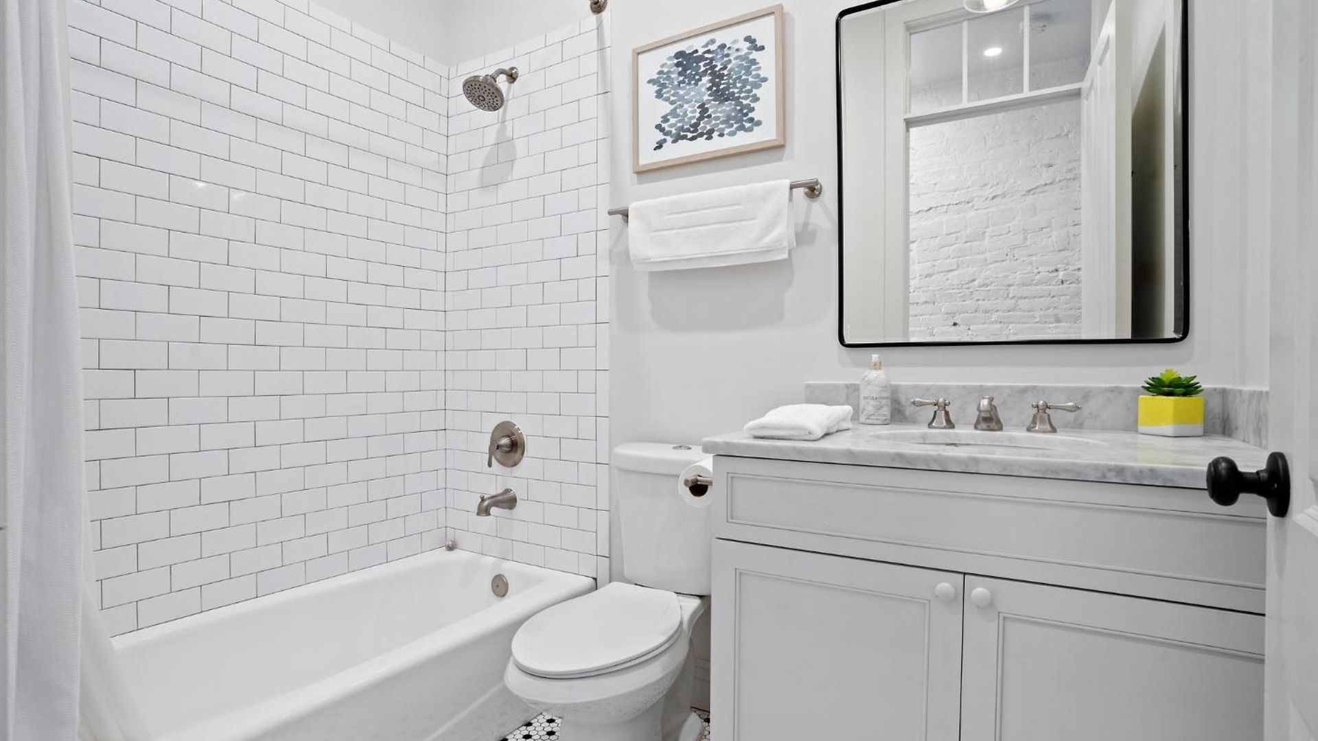 Group-friendly Near Bourbon Street