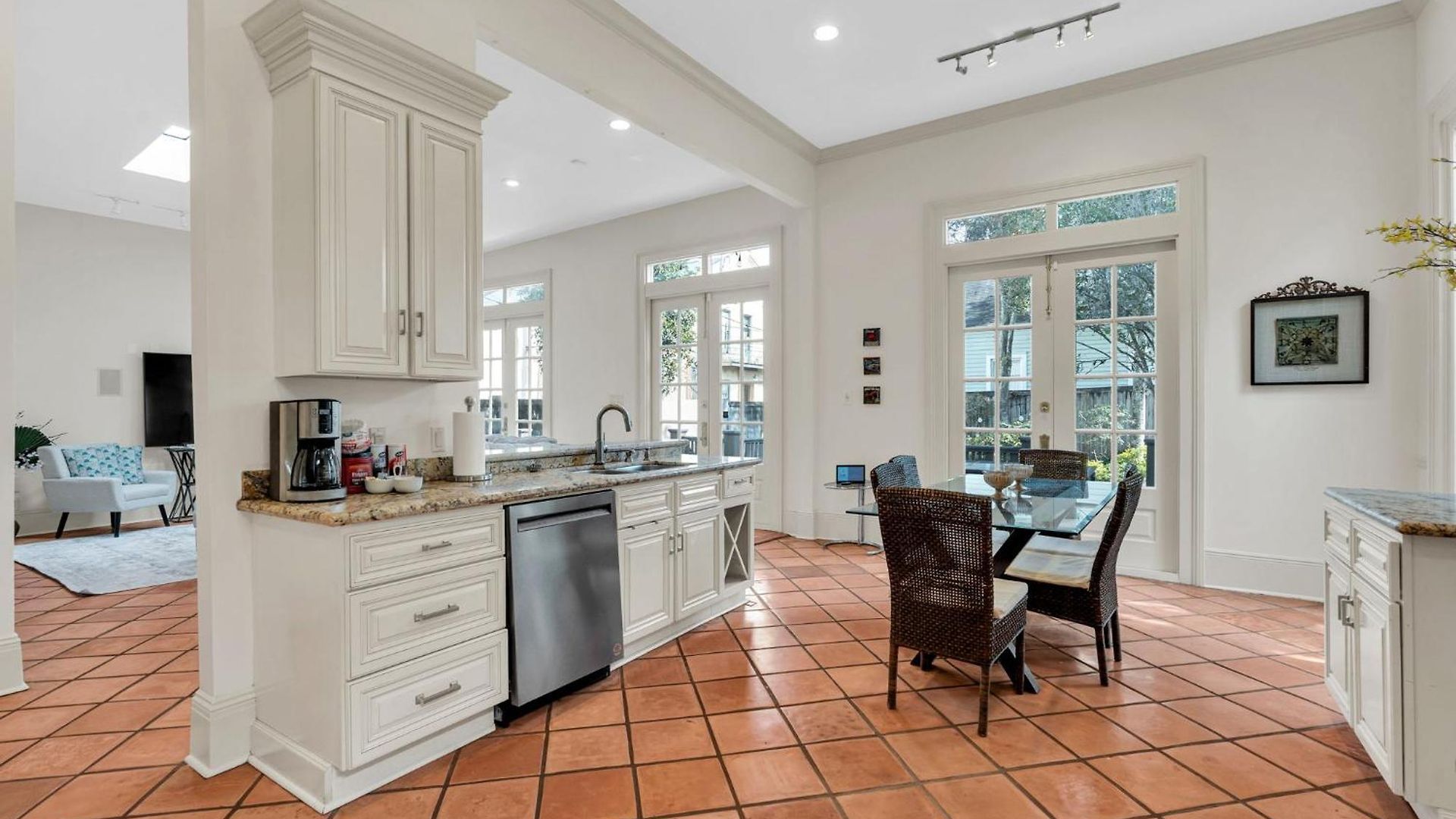 Bright W Chef's Kitchen Near Mardi Gras R Holiday home *