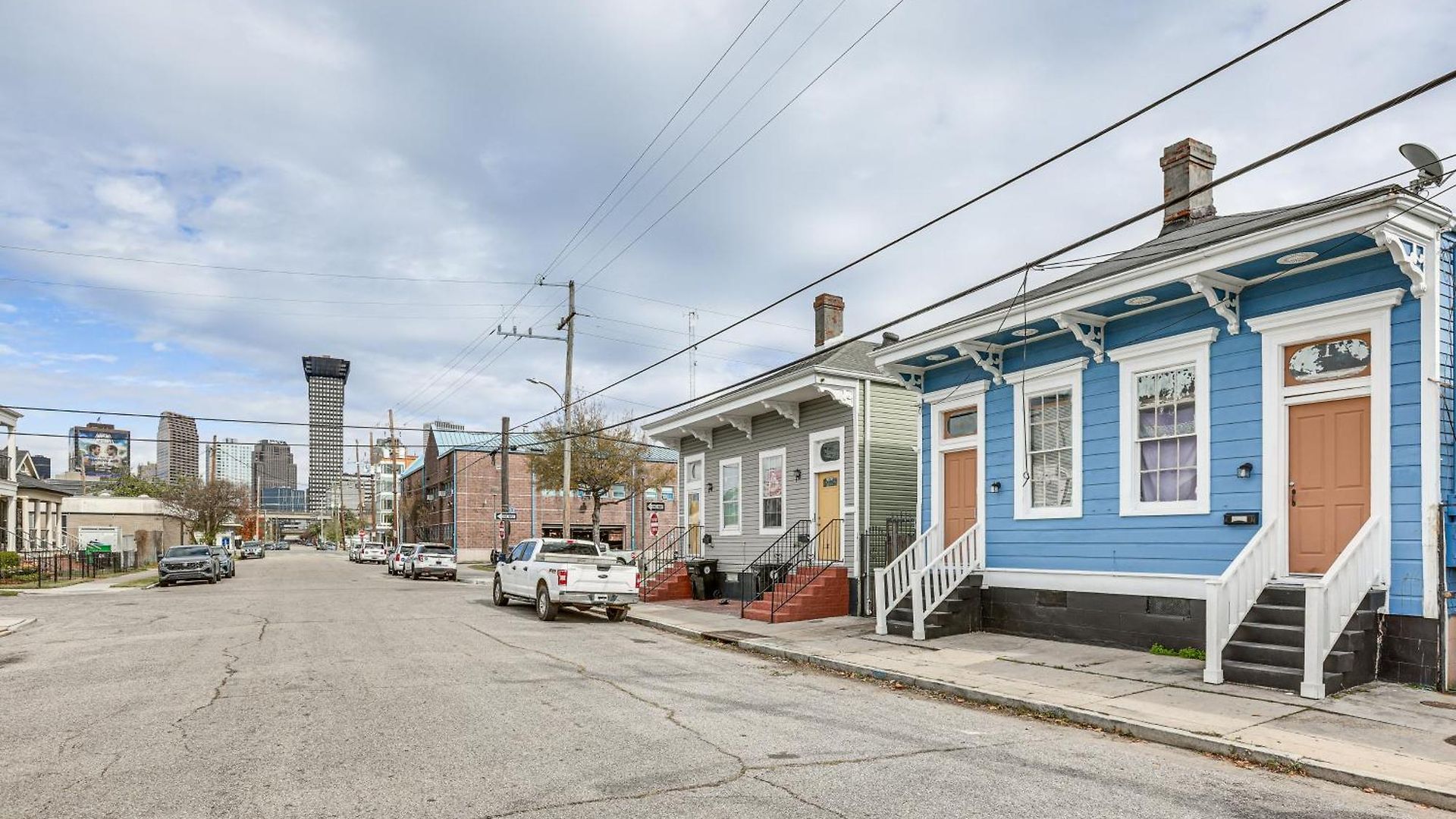 & Play: Near Downtown * New Orleans