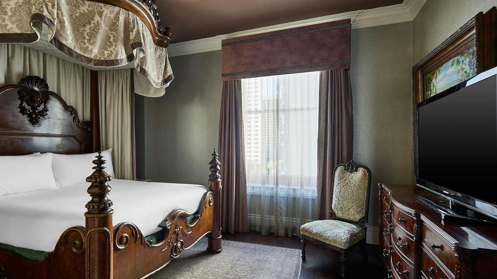 Le Pavillon, New Orleans, A Tribute Portfolio