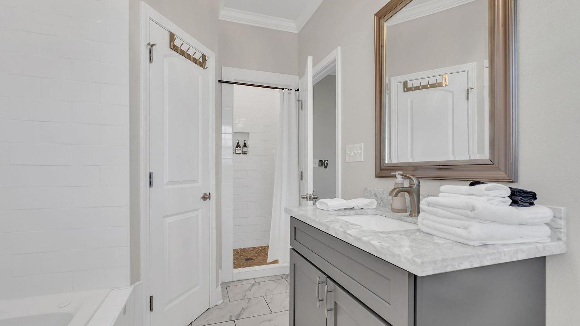 Modern 3Br Home W Fenced Backyard Holiday home New Orleans