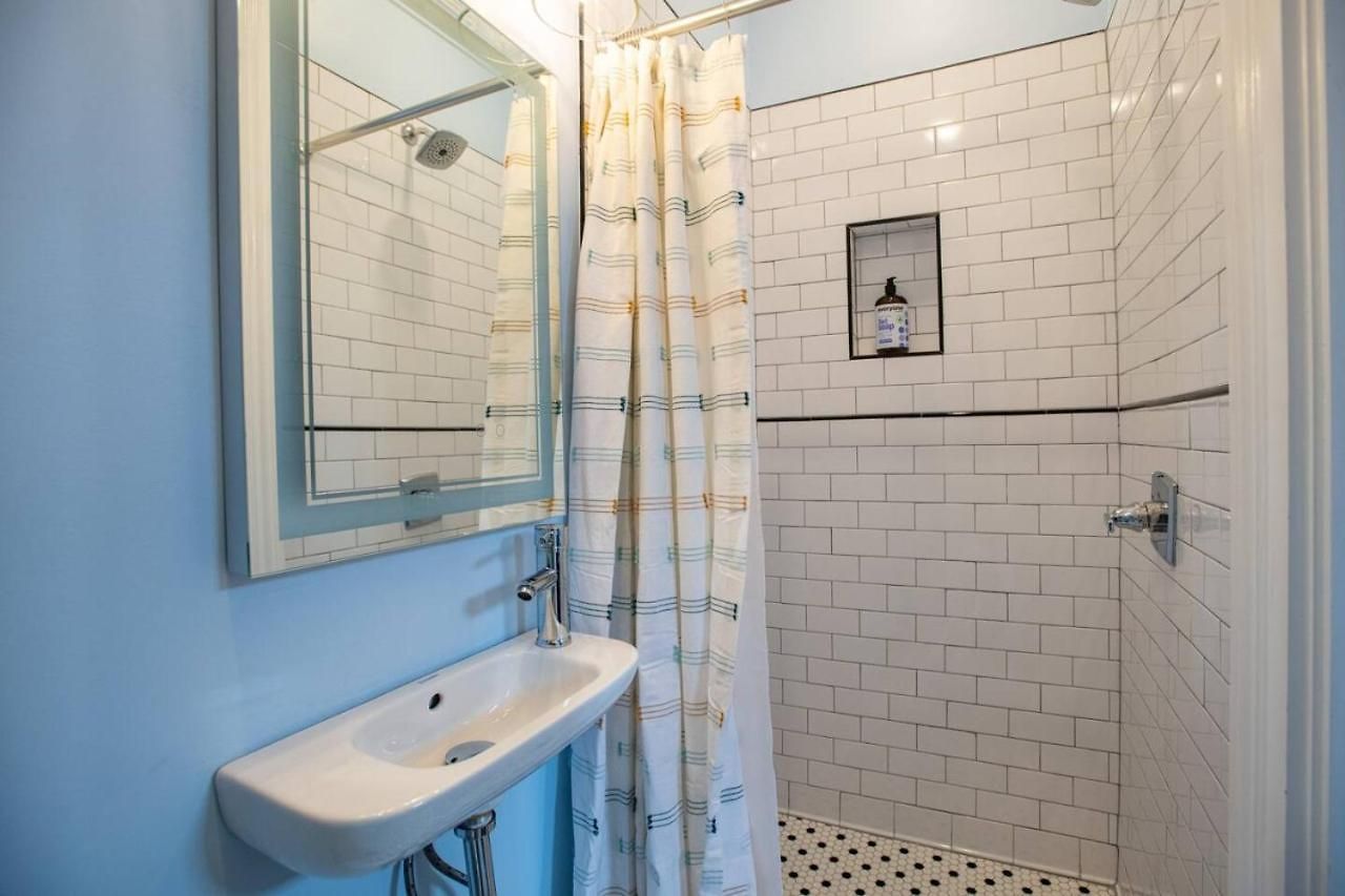 St Philip Gem 5 Bed-5 Bath Steps To Fq - Monthly *