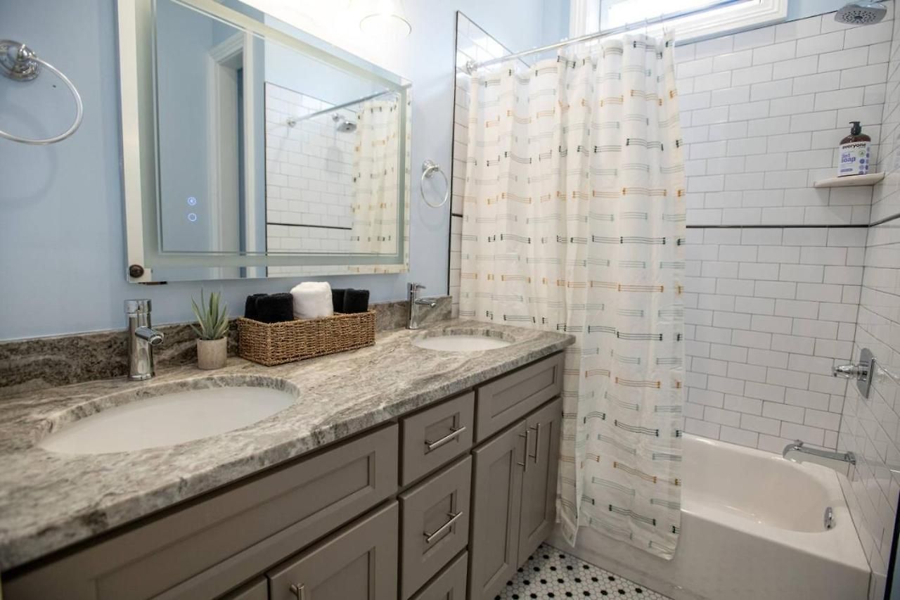 St Philip Gem 5 Bed-5 Bath Steps To Fq - Monthly Holiday home New Orleans