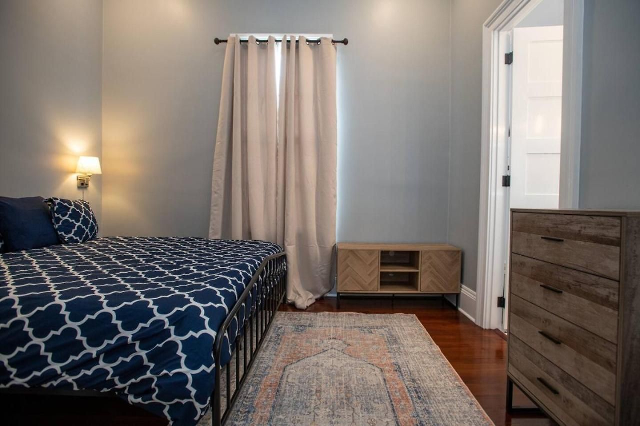 St Philip Gem 5 Bed-5 Bath Steps To Fq - Monthly *