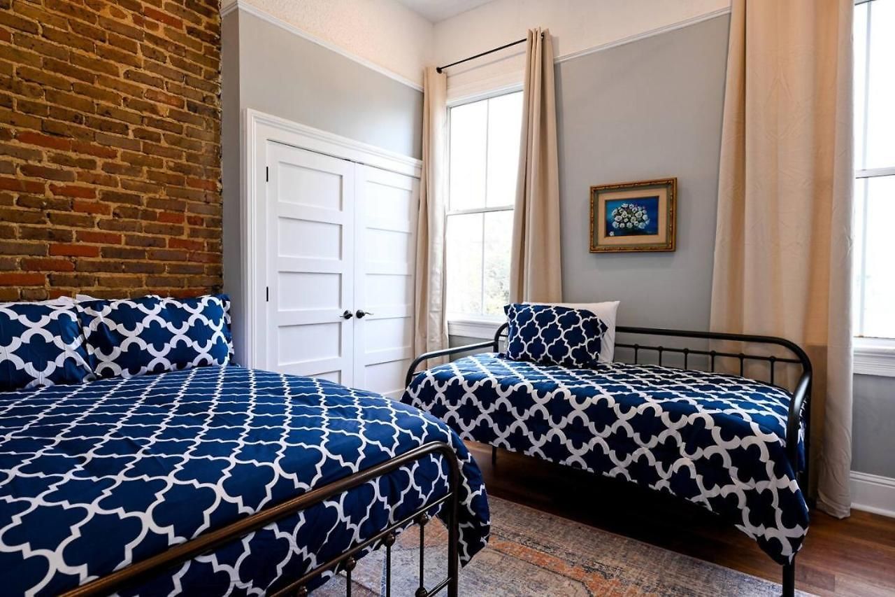 Apartment Governors Across From French Quarter *