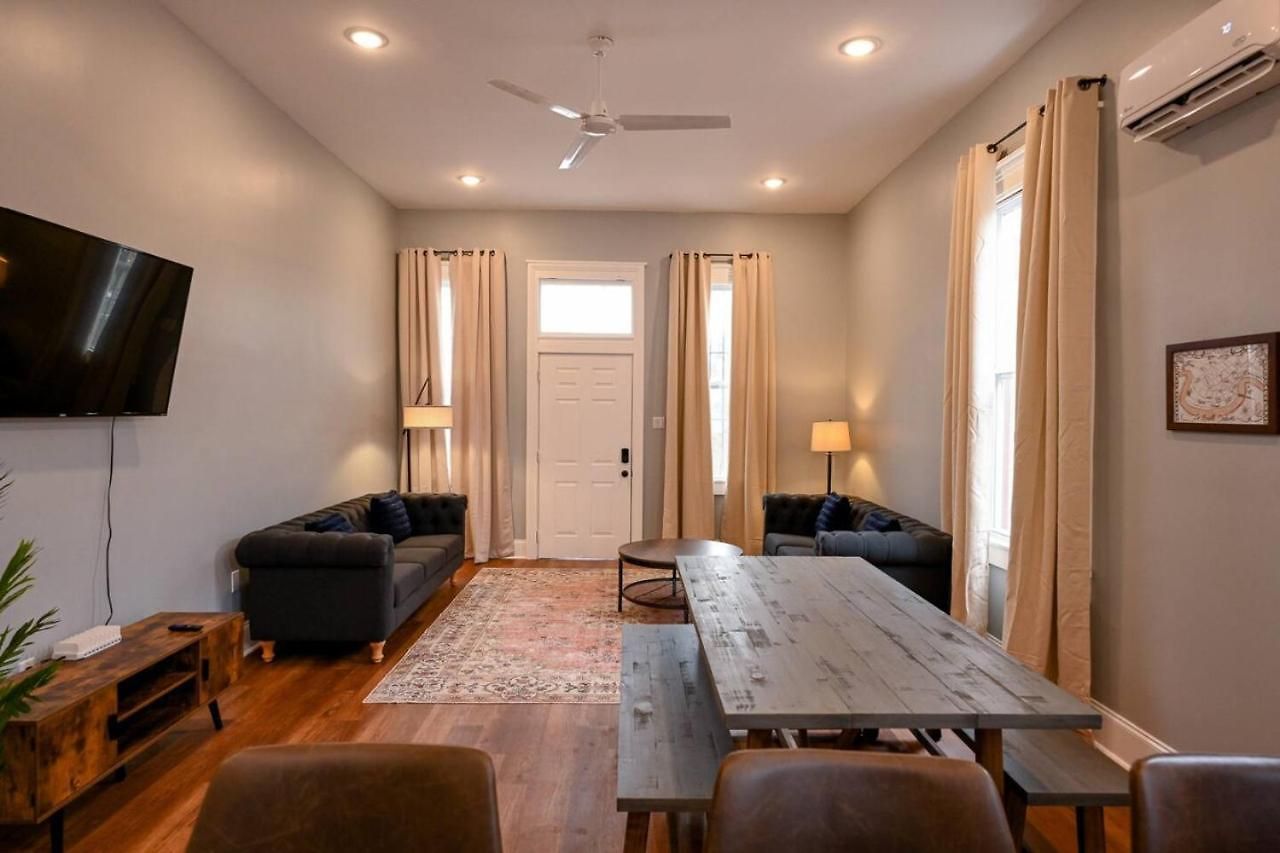 Apartment Governors Across From French Quarter *