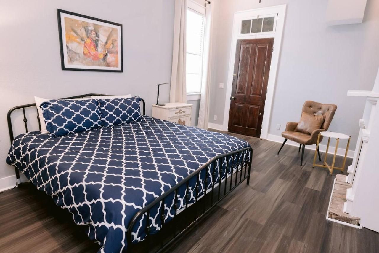 Marais Gem - Monthly 1br *