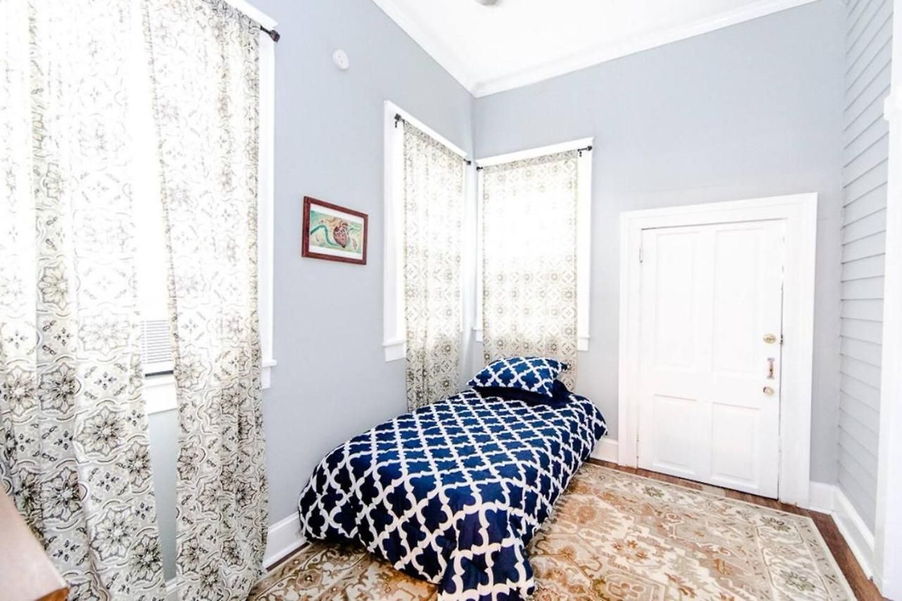 Apartment 5br Historic Claiborne W/ Pool & Courtyard — 6 Blocks To French Quarter *