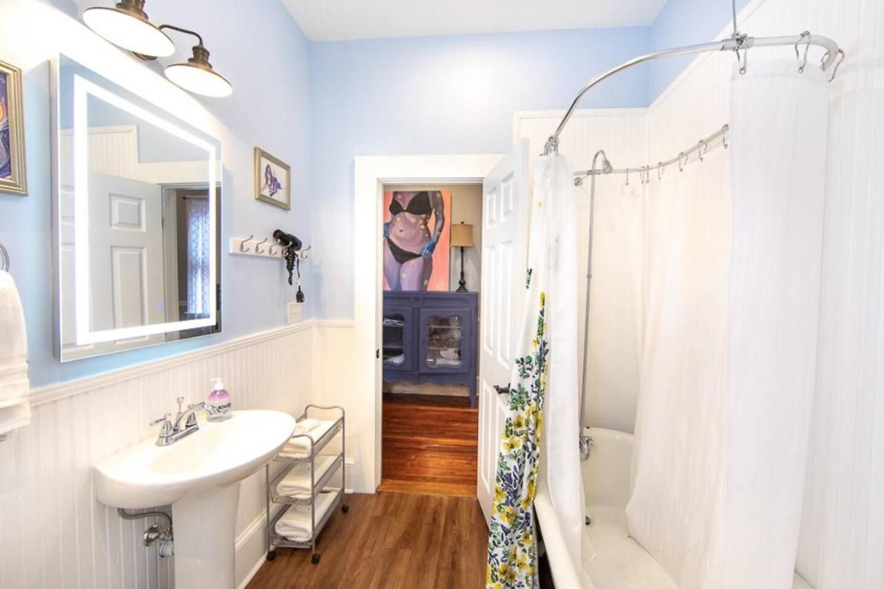 5br Historic Claiborne W/ Pool & Courtyard — 6 Blocks To French Quarter Apartment *