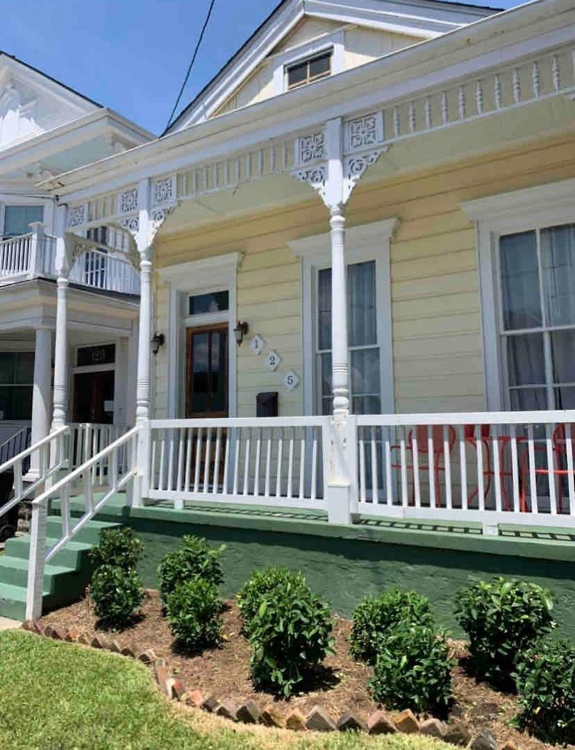 Miss Ruby's Mid-city Apartment
