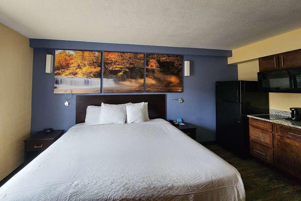 Days By Wyndham Pontchartrain Hotel