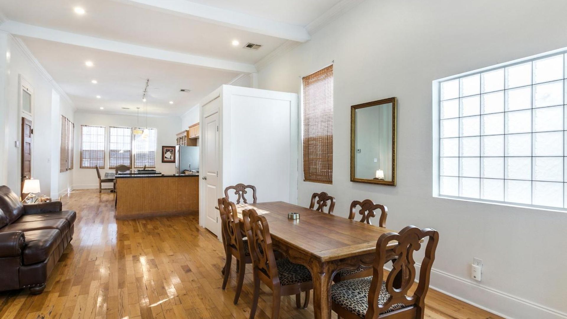 Spacious 3br Downtown In Apartment