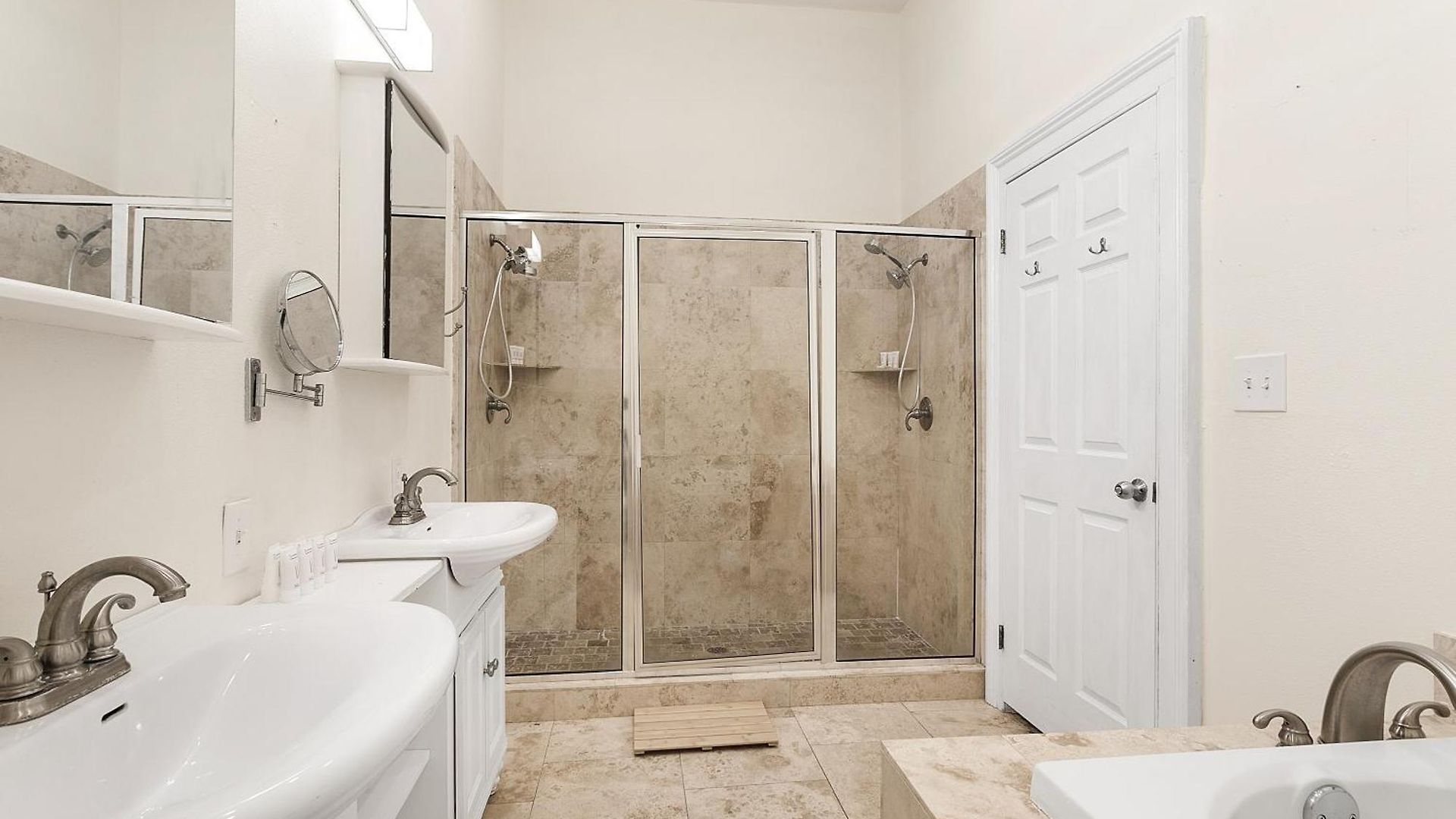 Spacious 3br Downtown In Apartment