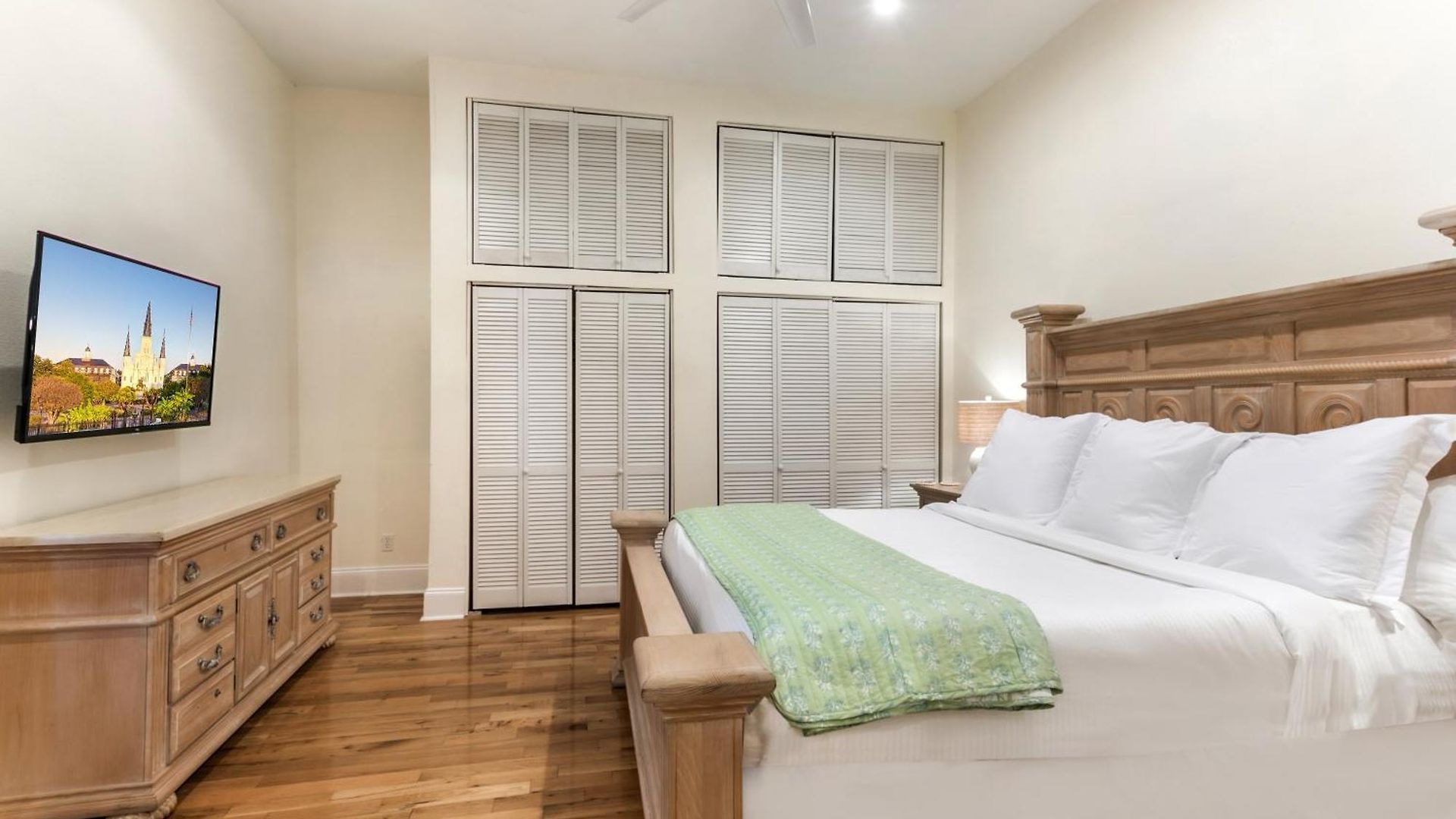 Spacious 3br Downtown In Apartment