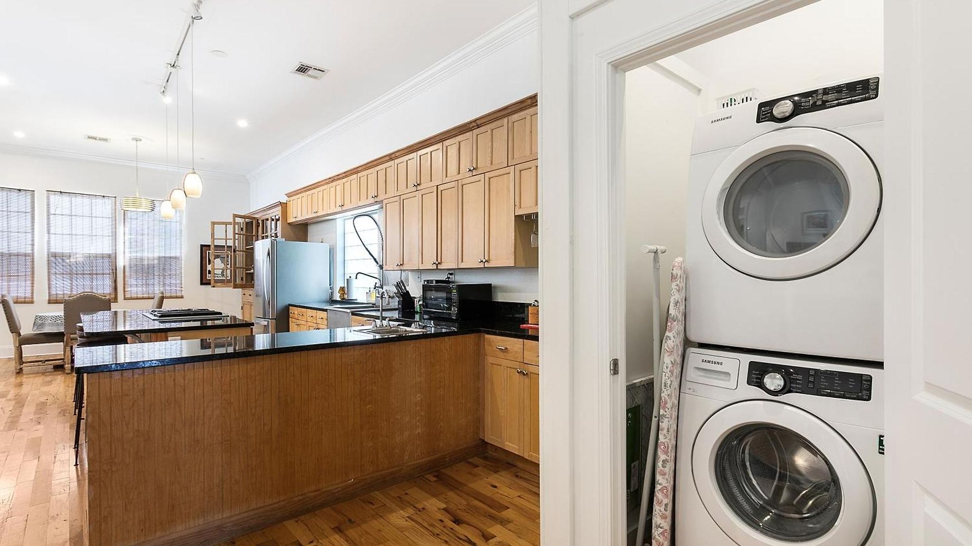 Spacious 3br Downtown In *