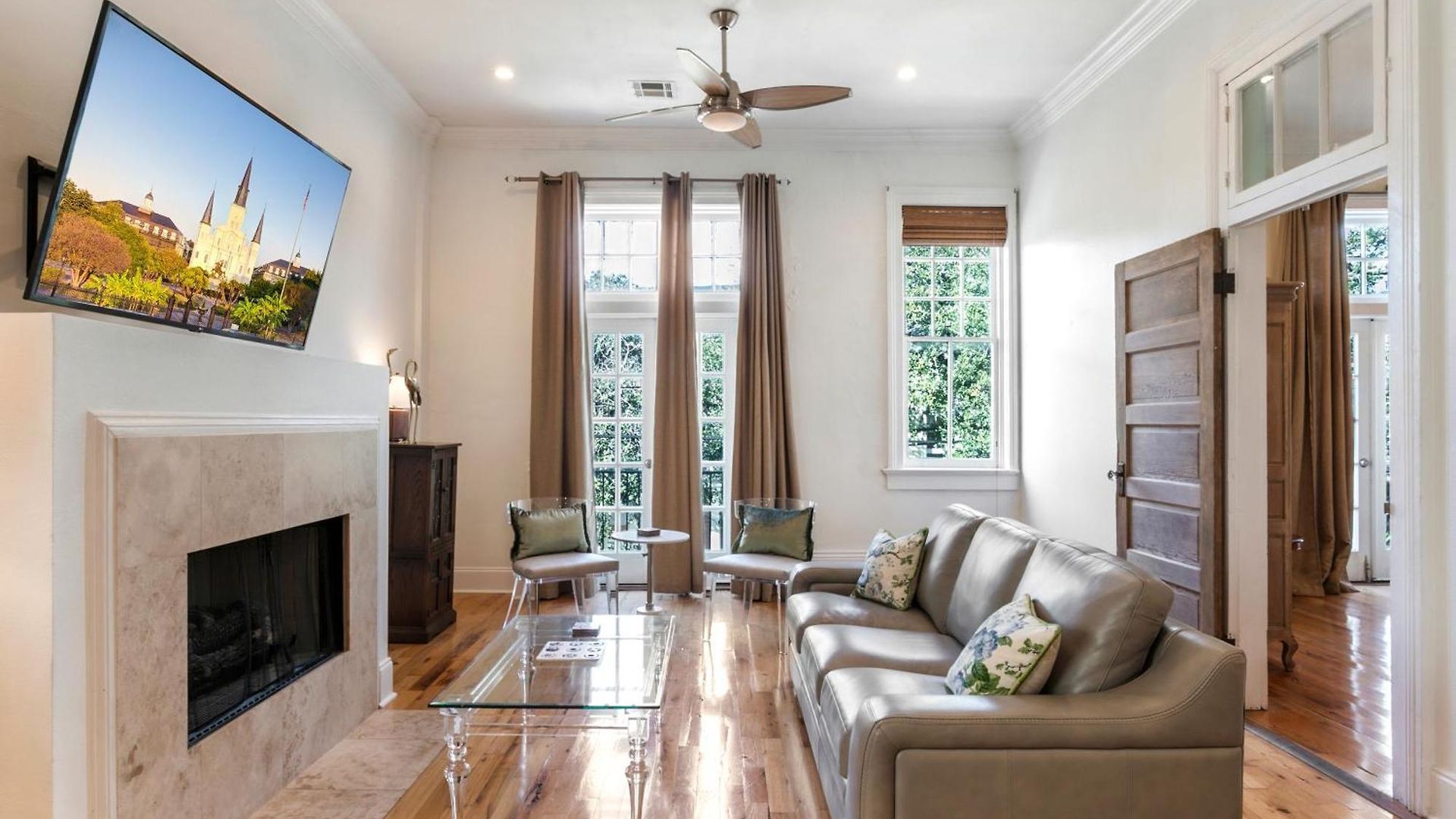 Spacious 3br Downtown In Apartment