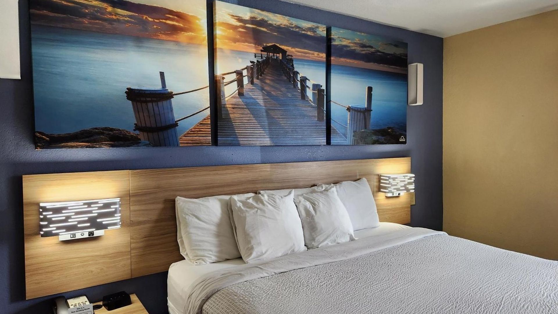 Hotel Days By Wyndham Pontchartrain 3*