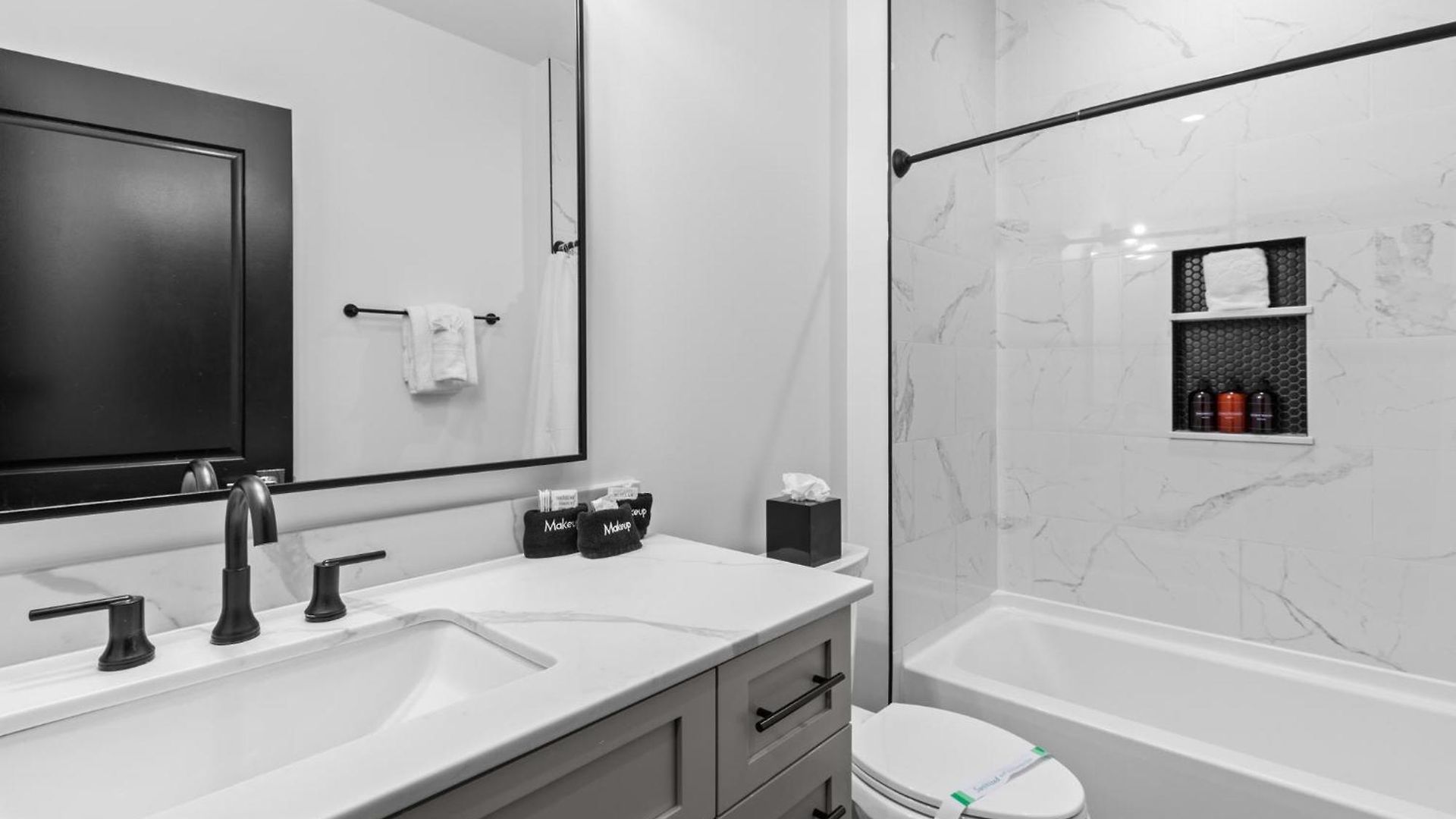 Hotel Beautiful Downtown 2 Bedroom 2 Bath 3 Blocks From Superdome Or Parade Route *