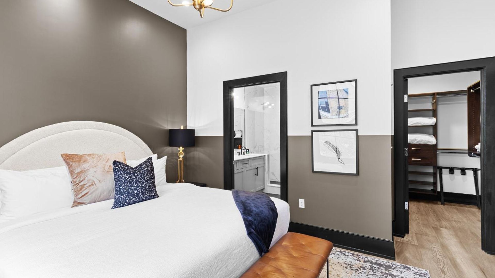 Beautiful Downtown 2 Bedroom 2 Bath 3 Blocks From Superdome Or Parade Route Hotel
