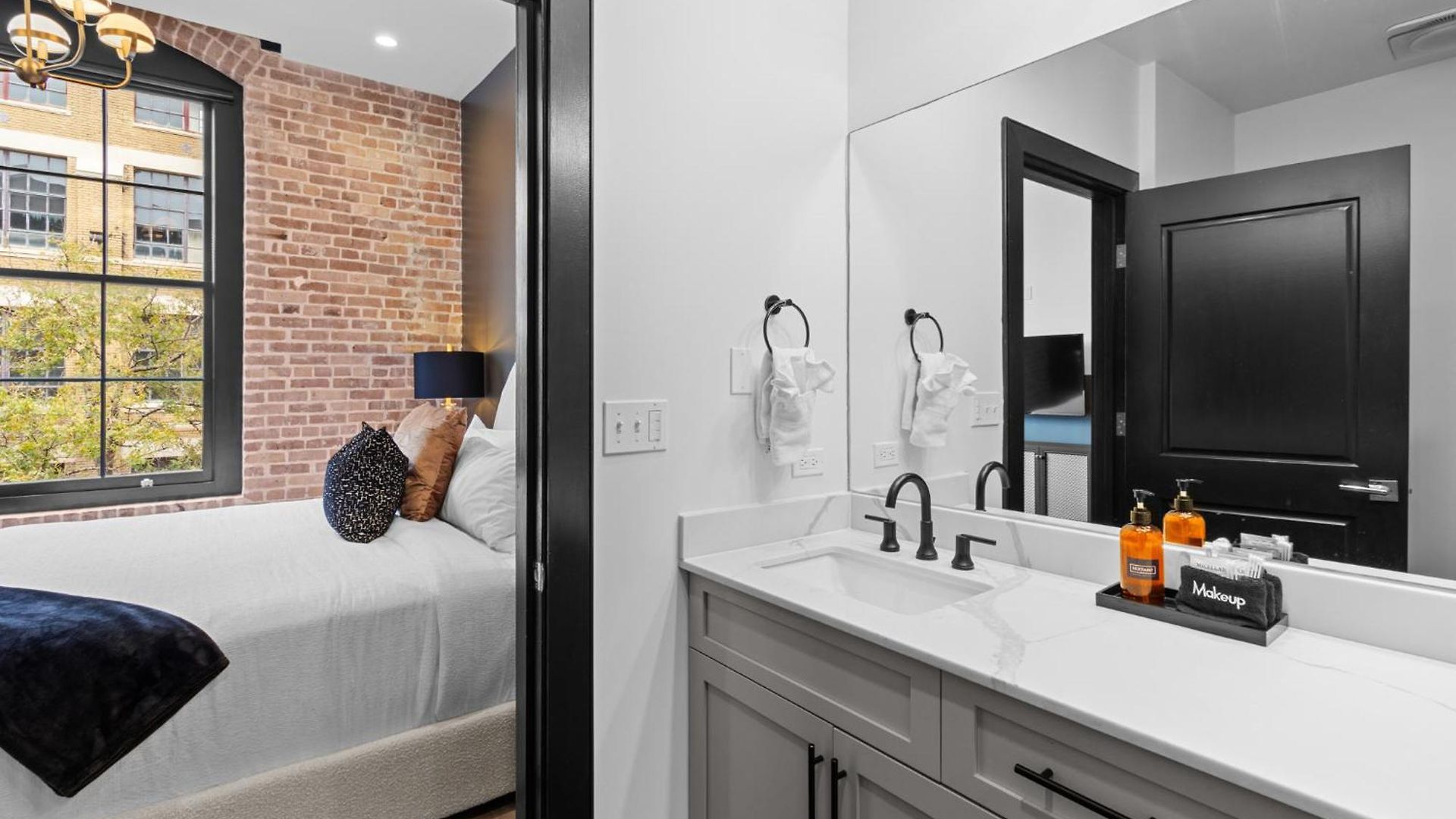 Hotel Beautiful Downtown 2 Bedroom 2 Bath 3 Blocks From Superdome Or Parade Route *