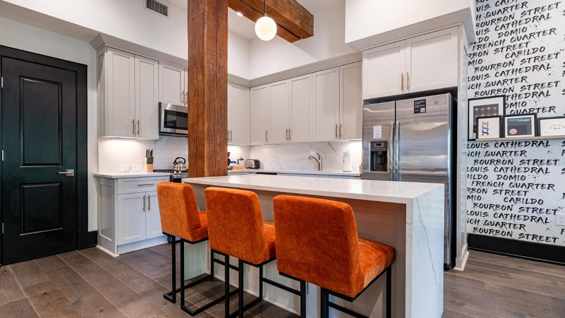 Hotel Beautiful Downtown 2 Bedroom 2 Bath 3 Blocks From Superdome Or Parade Route New Orleans