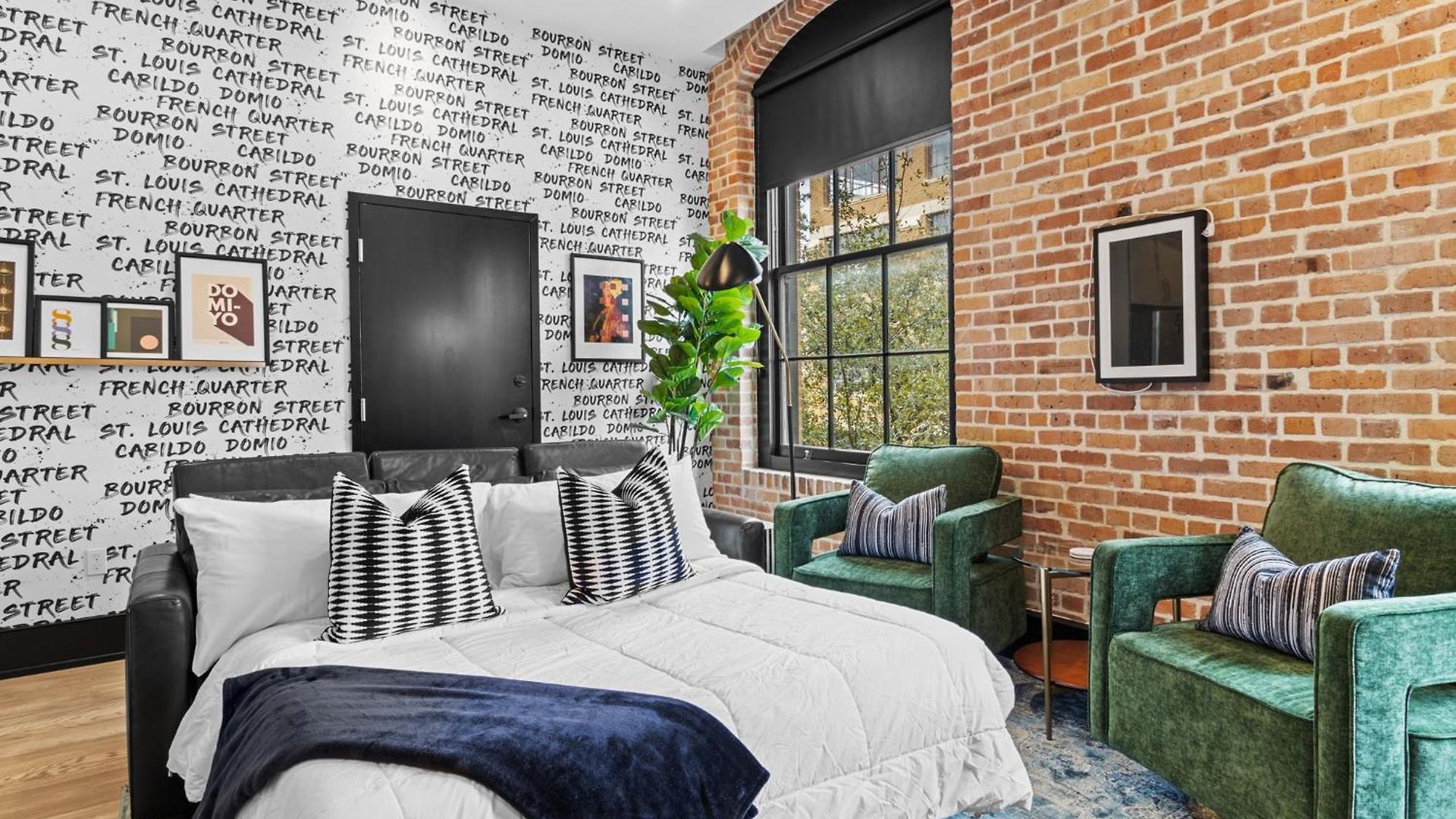 Beautiful Downtown 2 Bedroom 2 Bath 3 Blocks From Superdome Or Parade Route