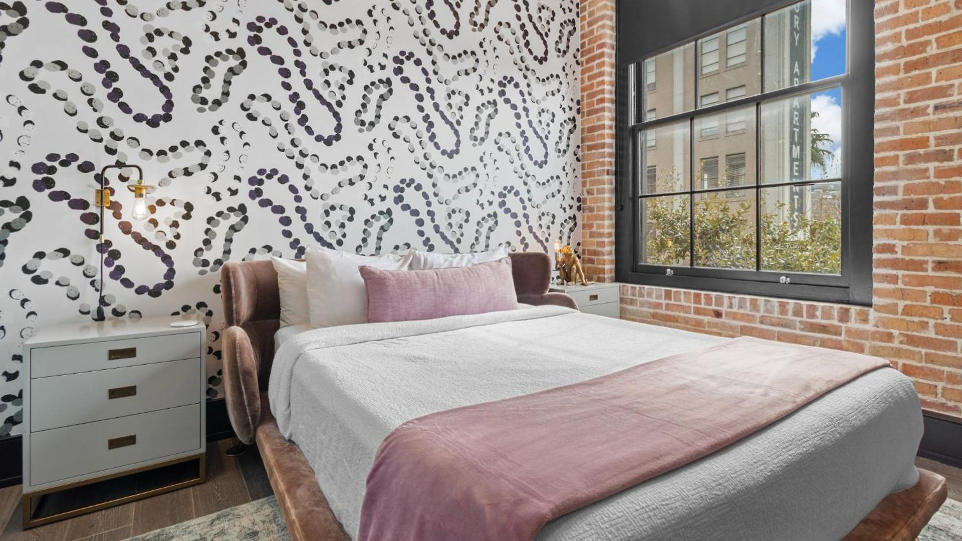 Hotel Downtown 2br Queen Sleeper Sofa Near Superdome And Parade Route