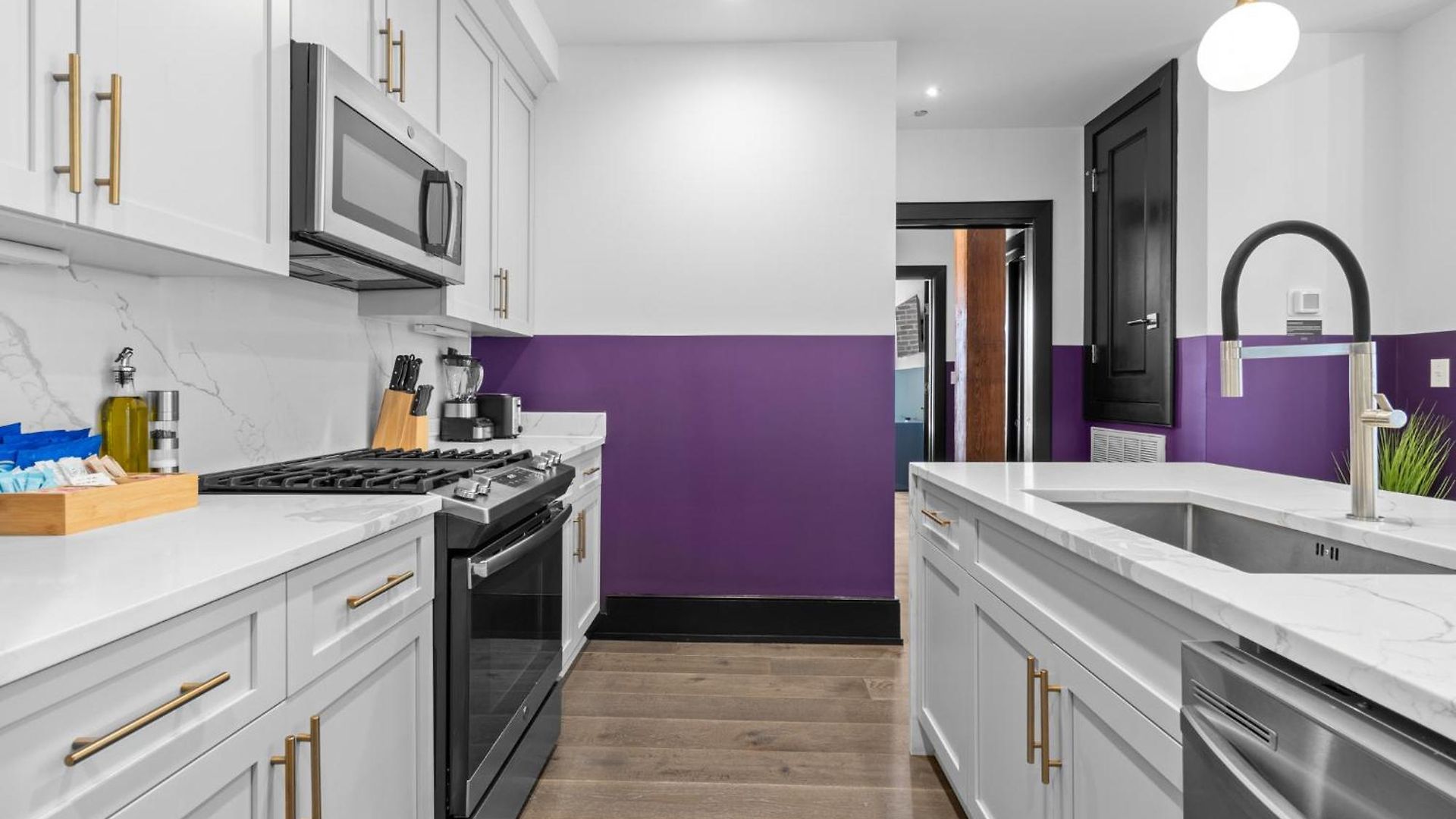 Downtown 2br Queen Sleeper Sofa Near Superdome And Parade Route Hotel