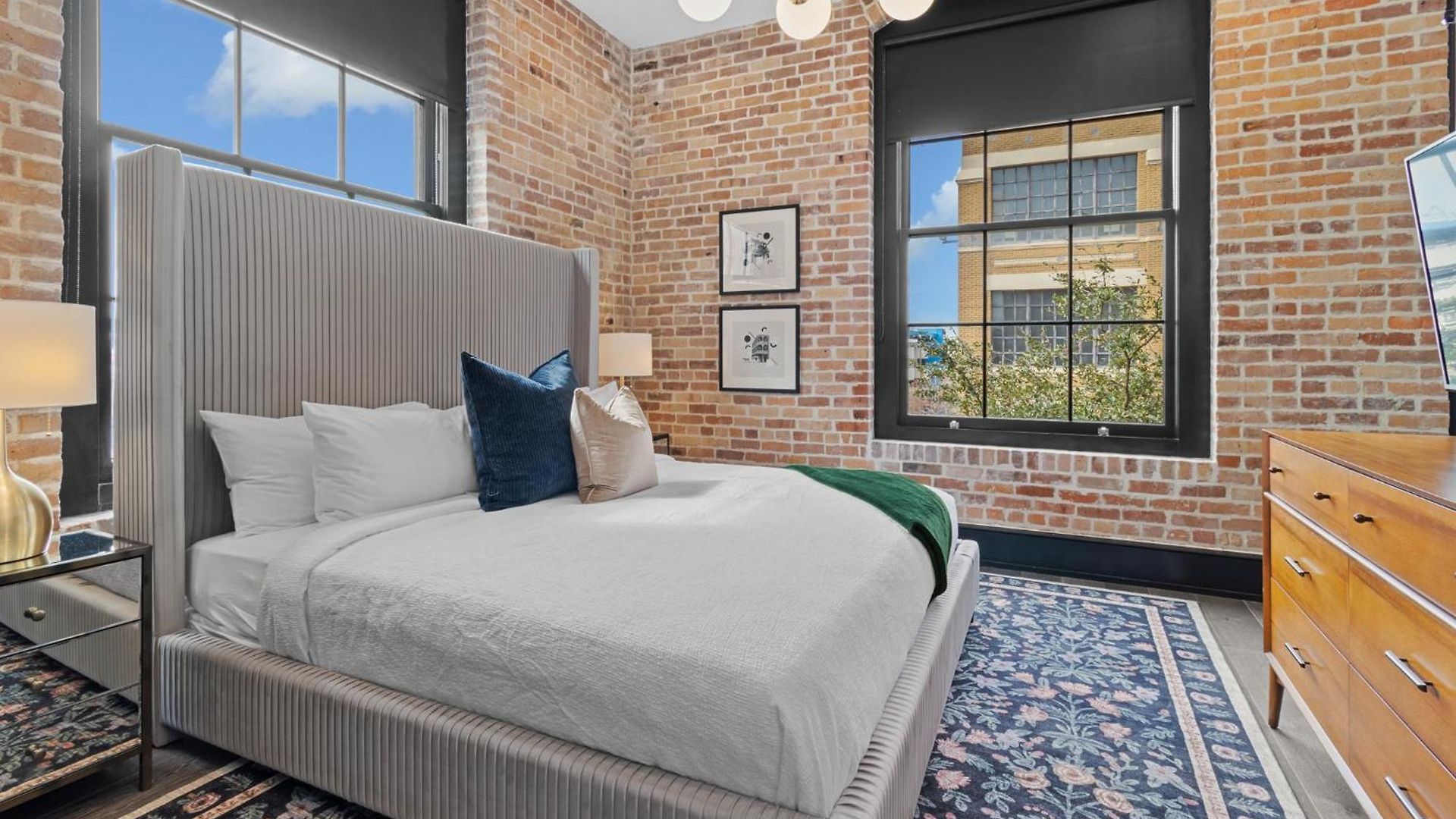 Downtown 2br Queen Sleeper Sofa Near Superdome And Parade Route Hotel *