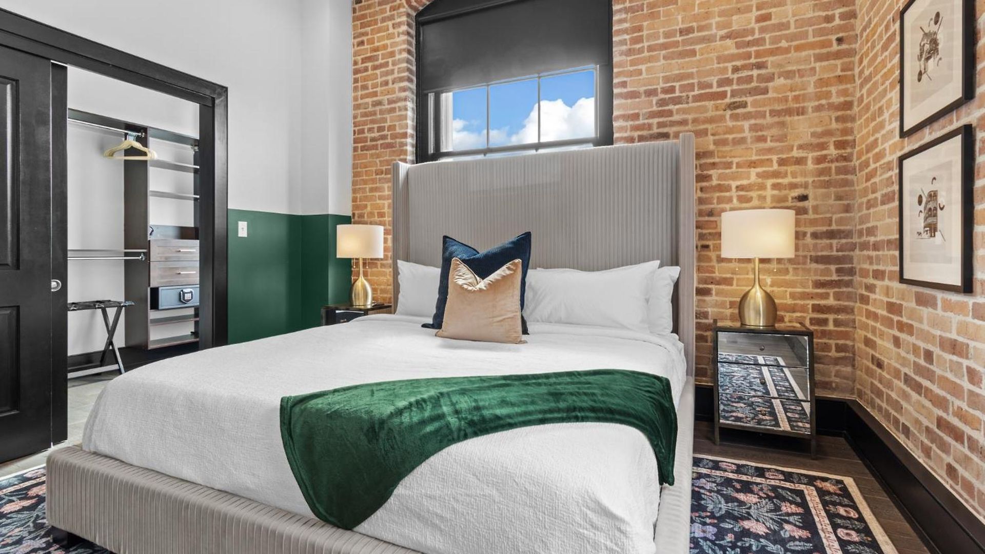 Downtown 2br Queen Sleeper Sofa Near Superdome And Parade Route Hotel