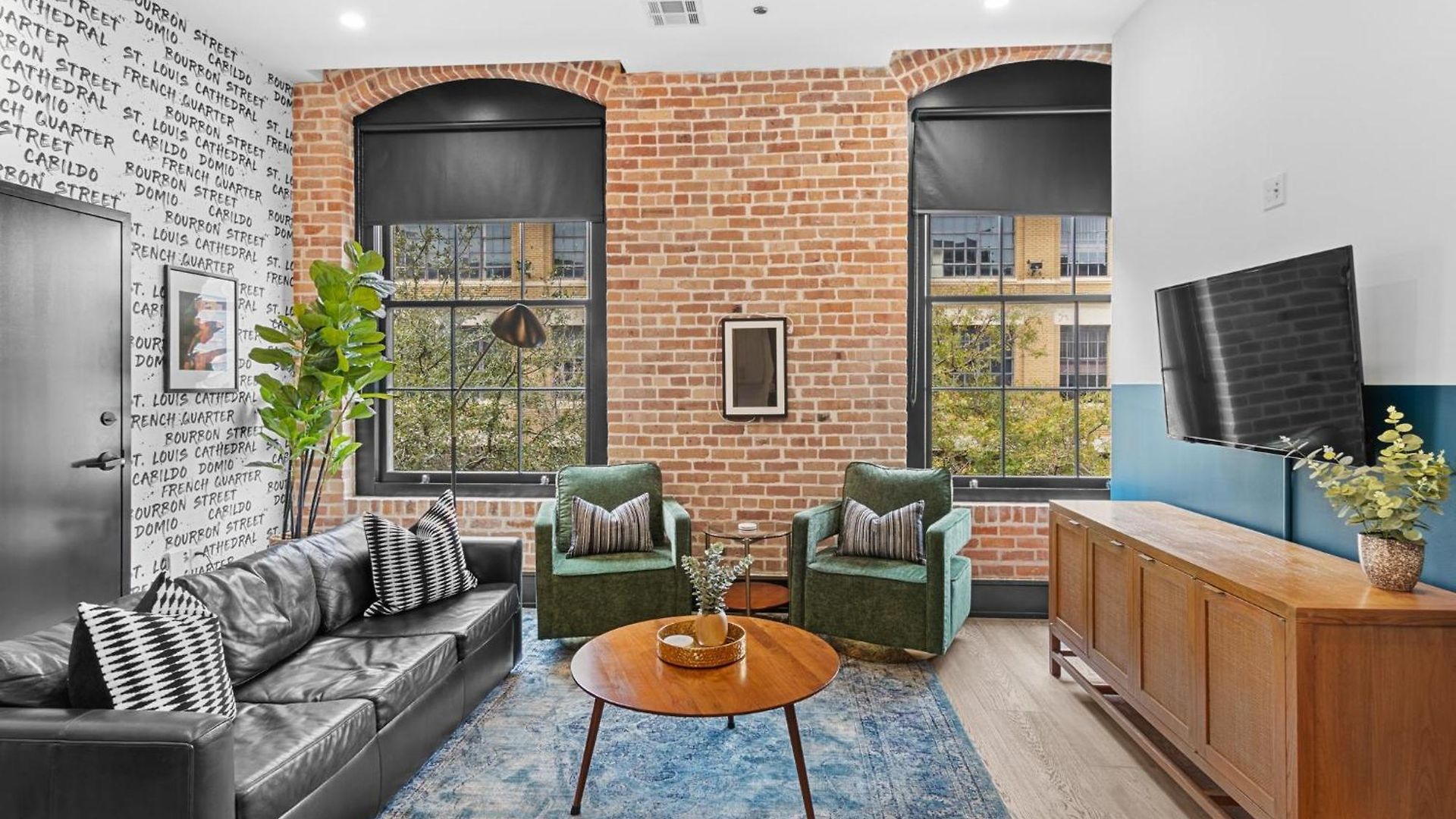 Beautiful Downtown 2 Bedroom 2 Bath 3 Blocks From Superdome Or Parade Route