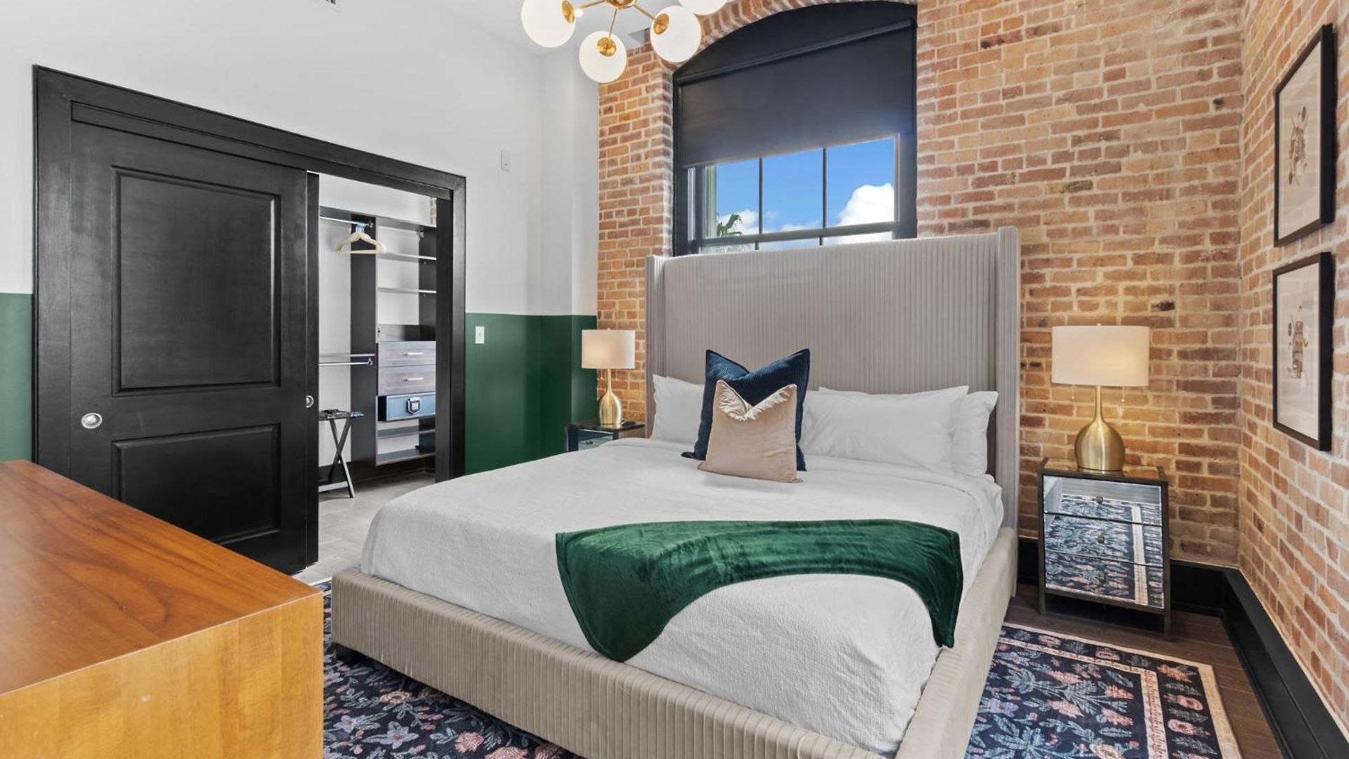 Downtown 2br Queen Sleeper Sofa Near Superdome And Parade Route *
