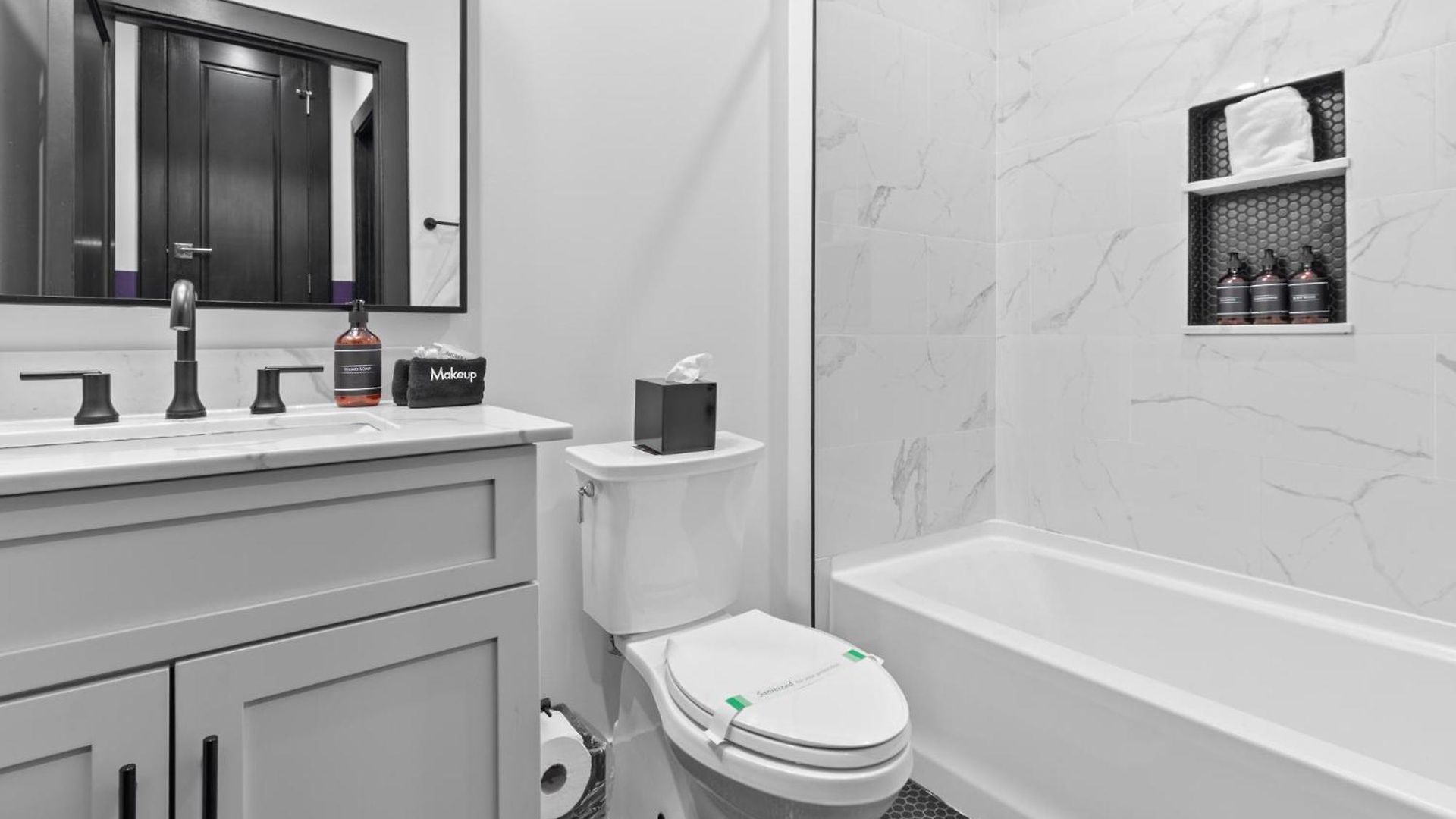 Hotel Steps From Dome Spacious 2 Br2ba Wqueen Sleeper Sofa Perfect For Up To 6 Guests Amenities Galore New Orleans