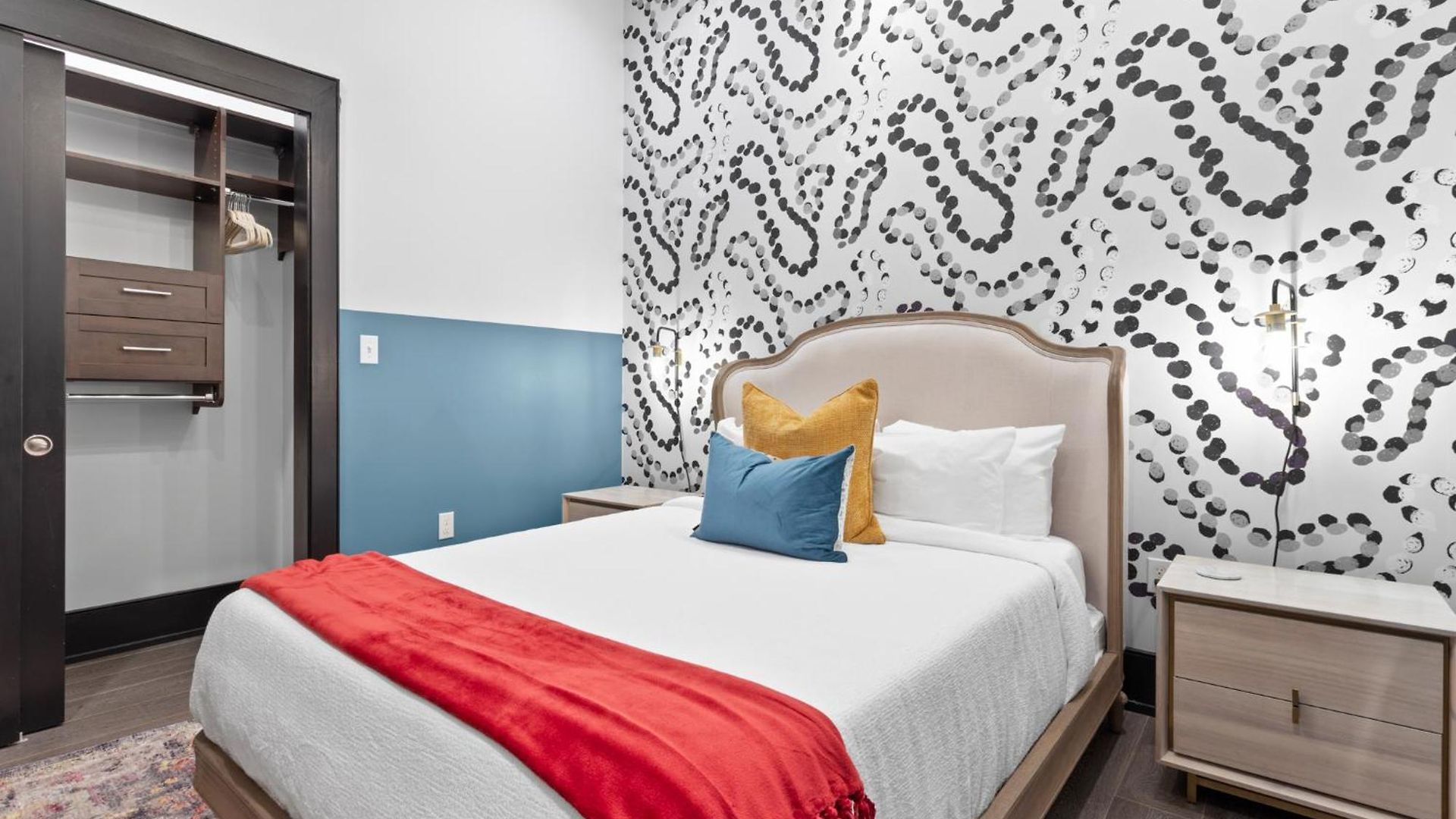 Hotel Steps From Dome Spacious 2 Br2ba Wqueen Sleeper Sofa Perfect For Up To 6 Guests Amenities Galore