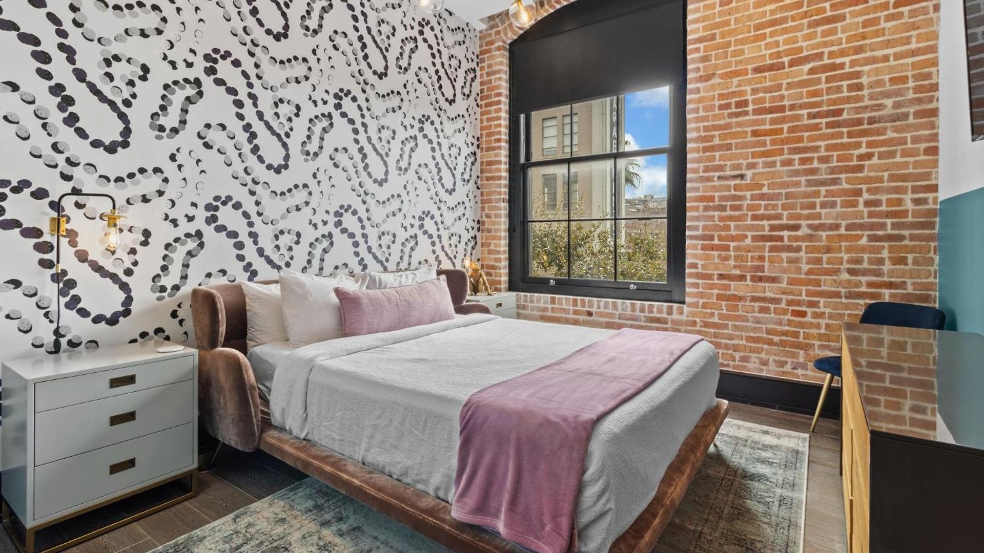 Downtown 2br Queen Sleeper Sofa Near Superdome And Parade Route Hotel *