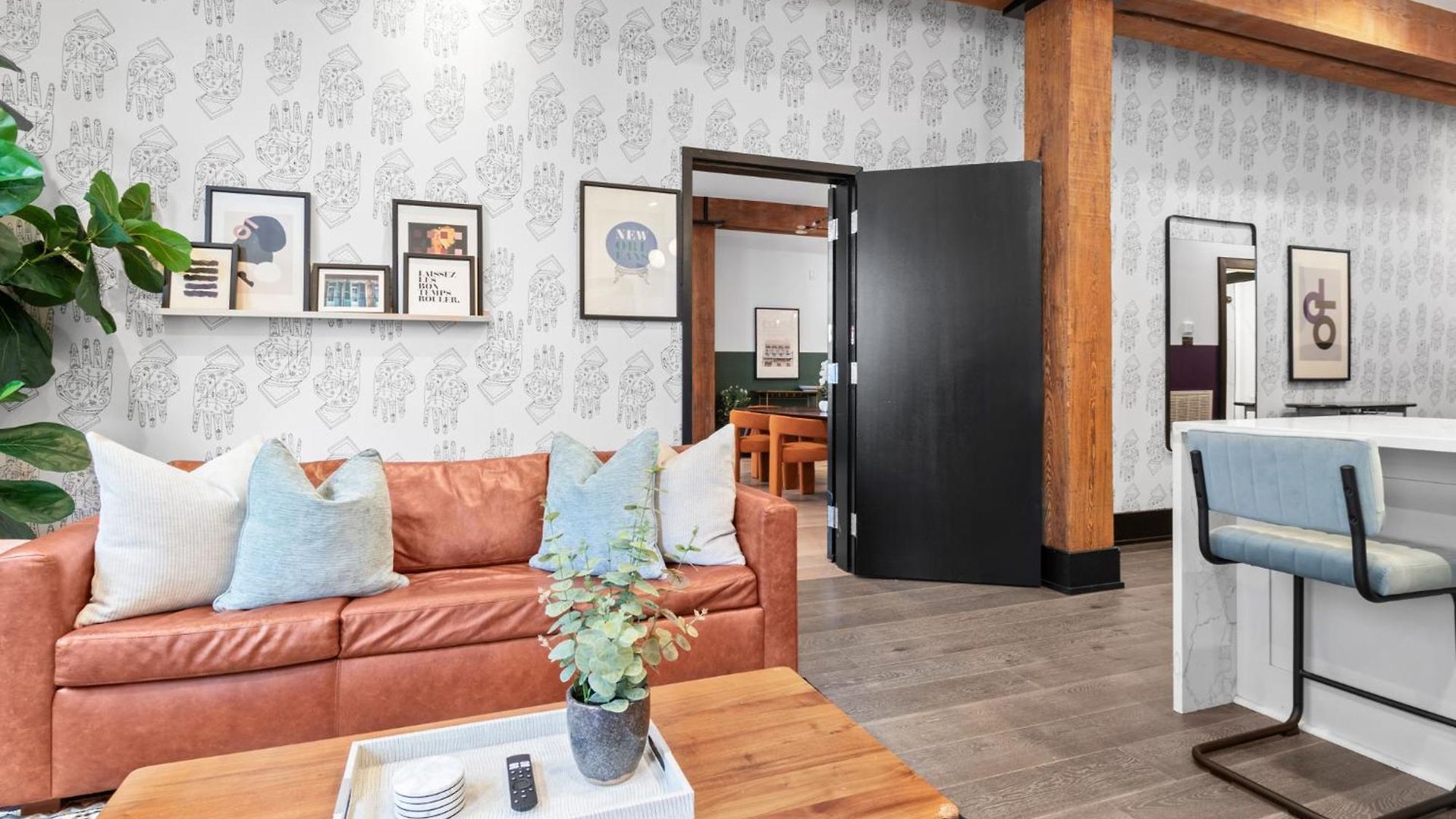 Steps From Dome Spacious 2 Br2ba Wqueen Sleeper Sofa Perfect For Up To 6 Guests Amenities Galore Hotel