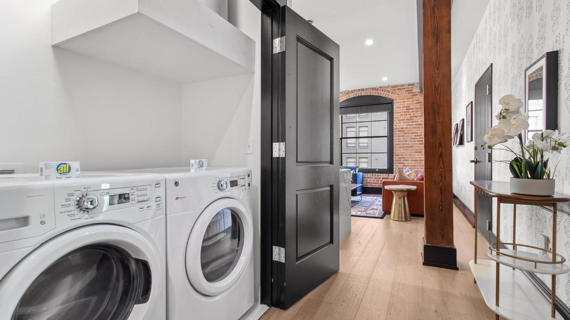 Hotel Near French Quarter - Stylish With Rooftop Amenities *