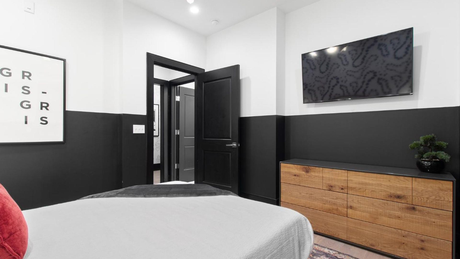 Hotel Near French Quarter - Stylish With Rooftop Amenities *