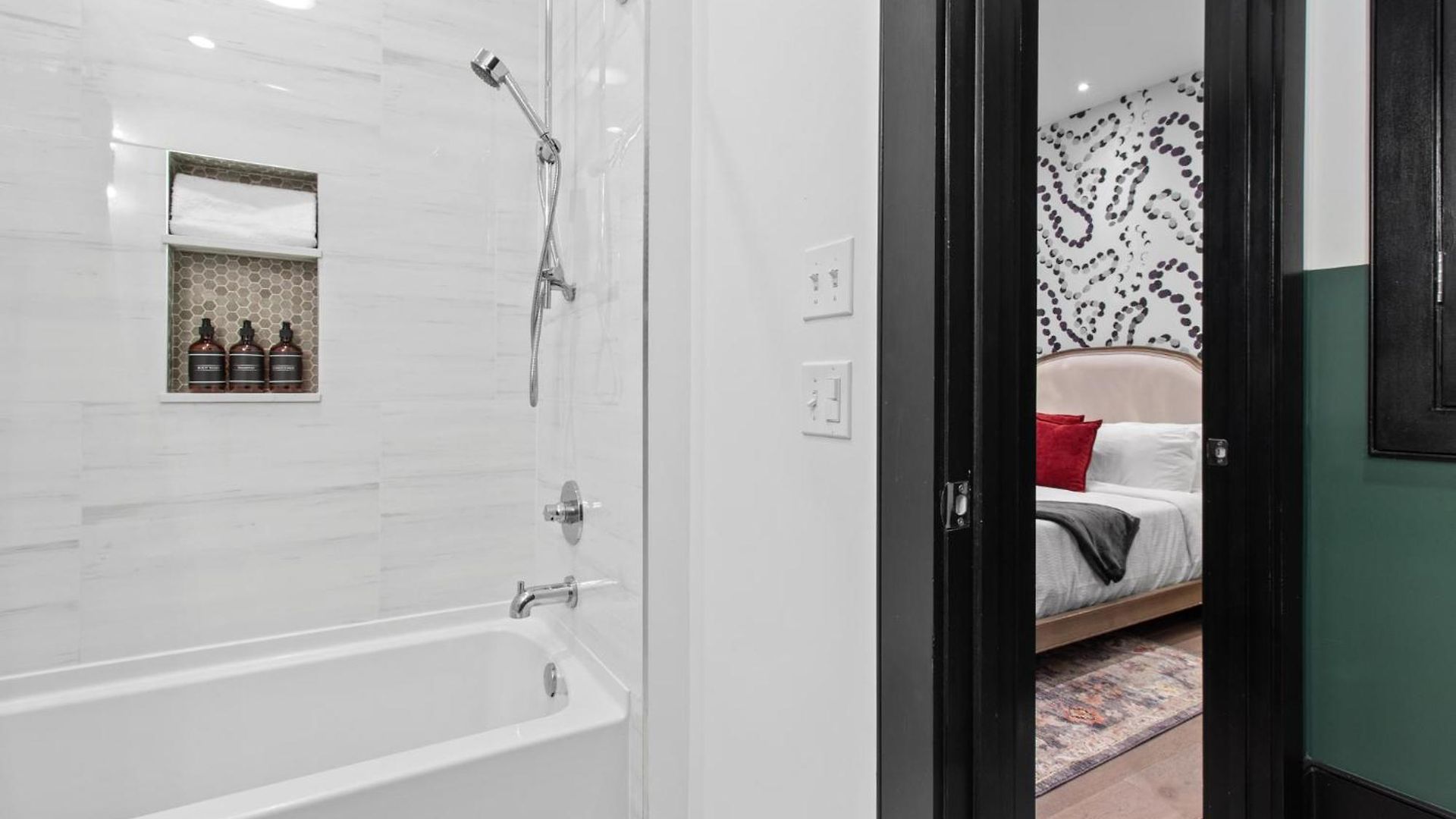 Near French Quarter - Stylish With Rooftop Amenities * New Orleans